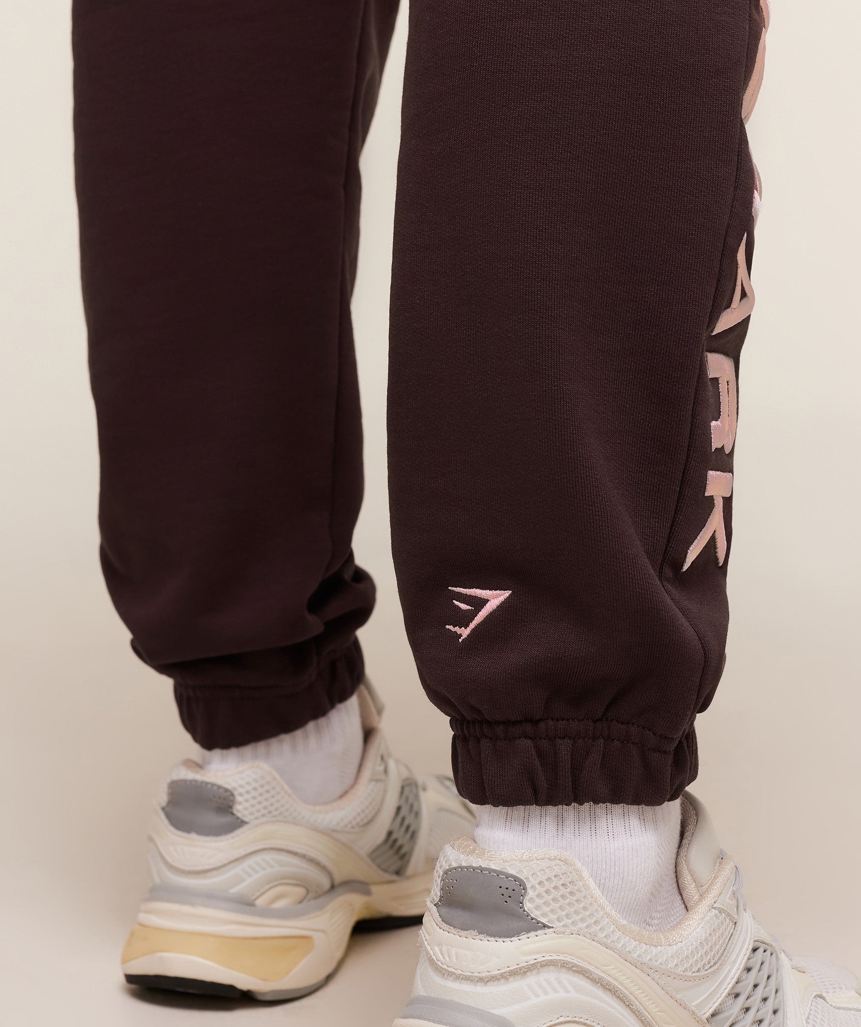 gymshark-embroidered-logo-joggers-pants-purple-aw25