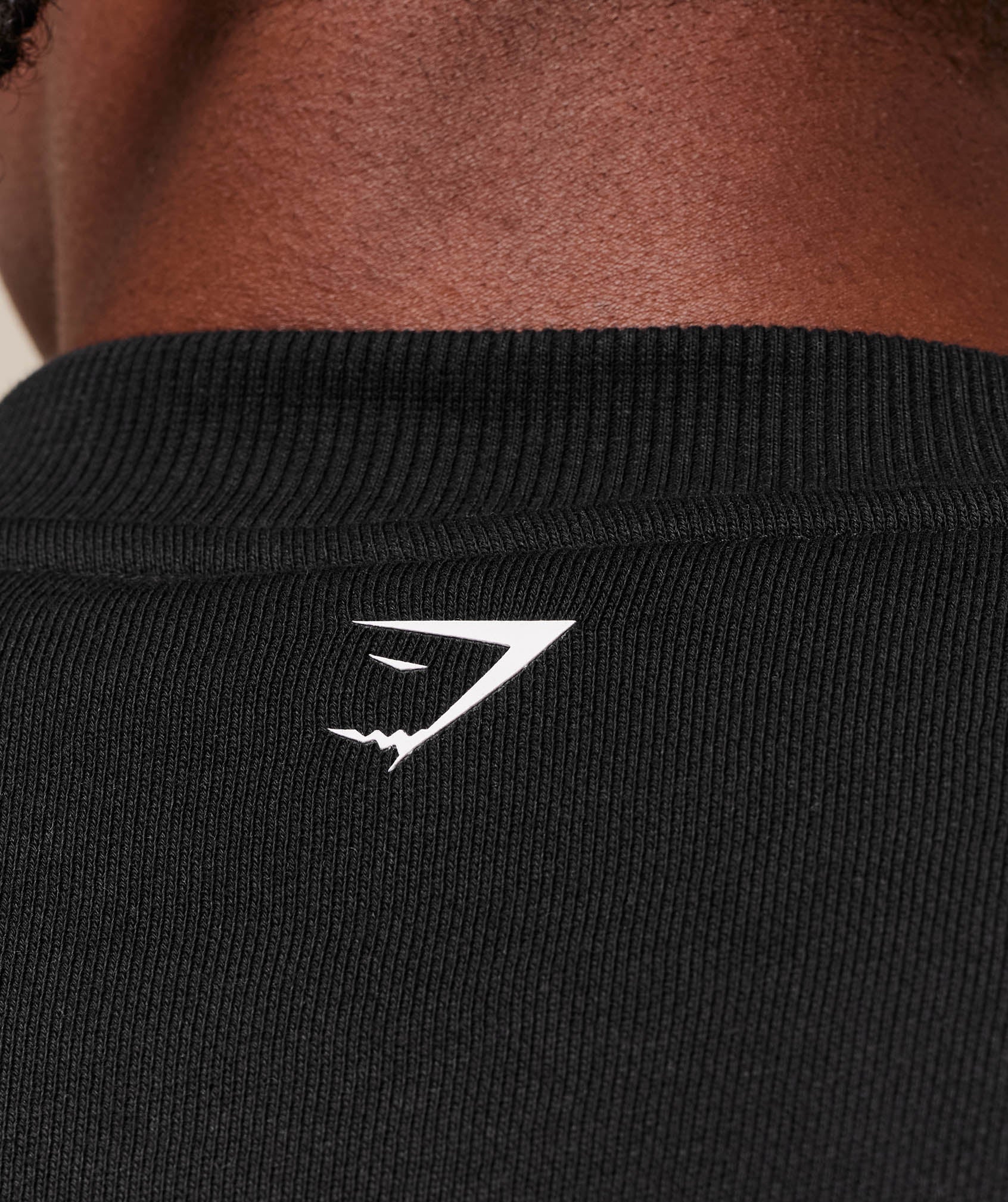 gymshark-fade-graphic-crew-pullovers-2