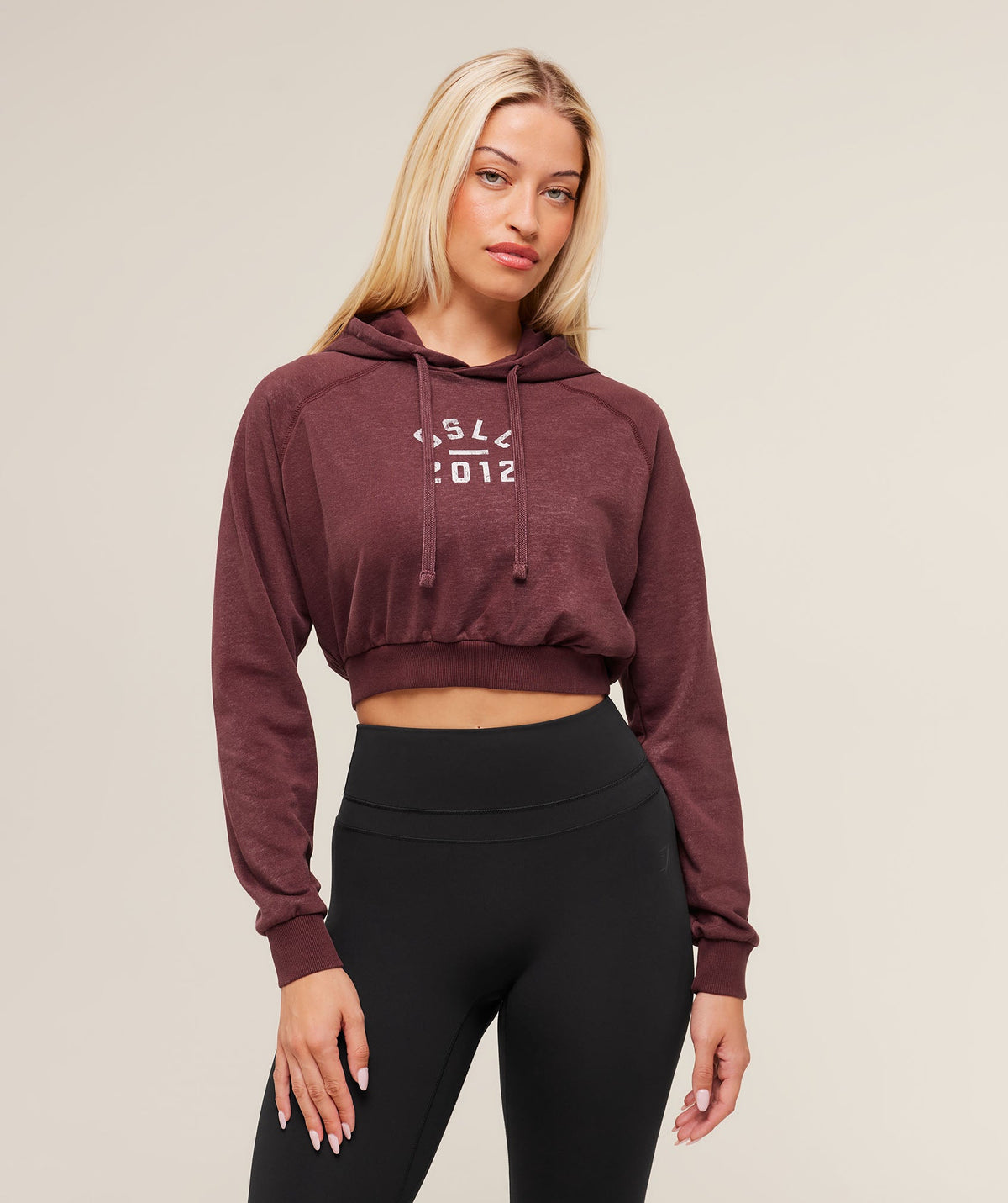 gymshark-gymshark-lifting-club-2012-graphic-cropped-hoodie-pullovers-brown-aw25