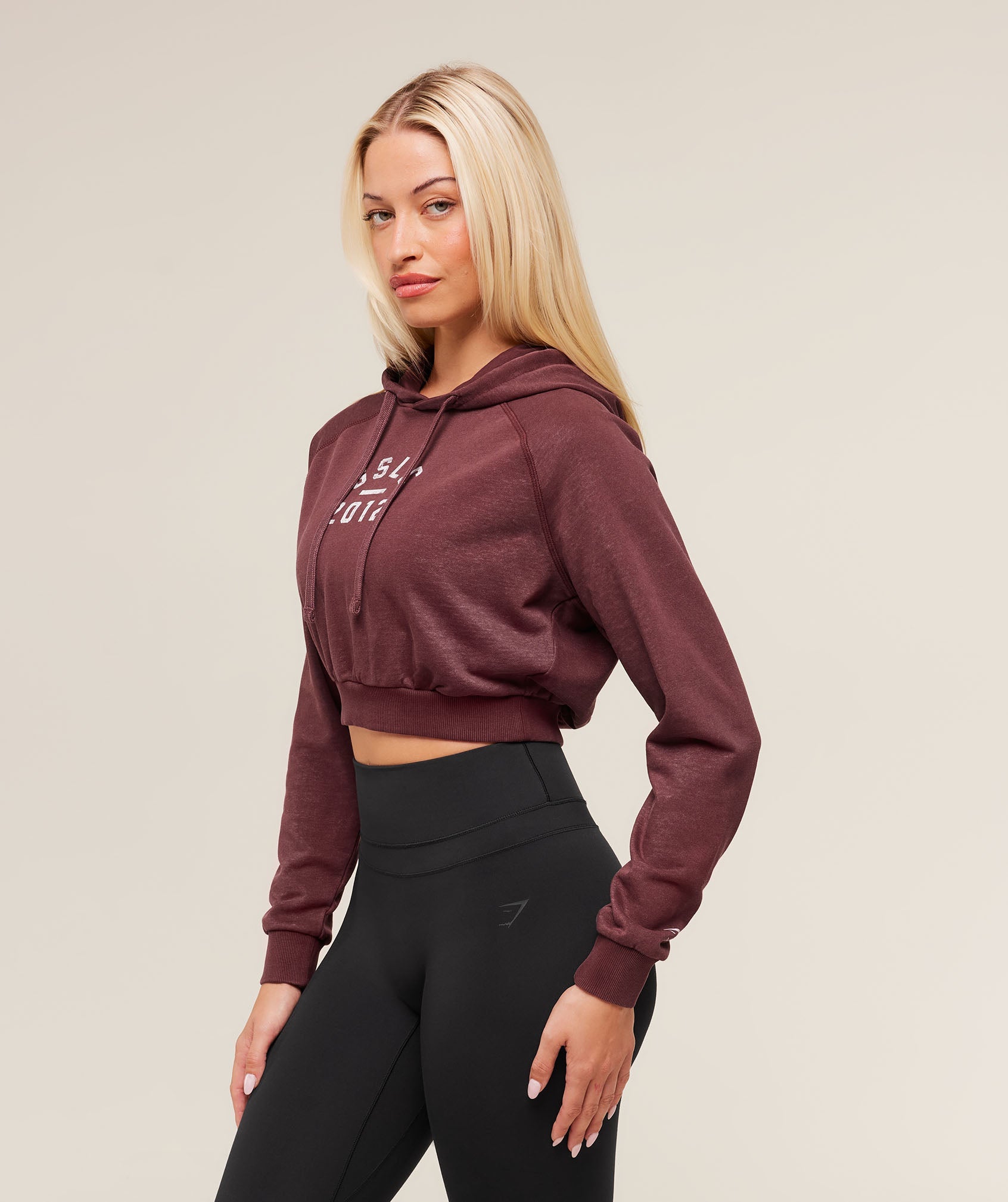 gymshark-gymshark-lifting-club-2012-graphic-cropped-hoodie-pullovers-brown-aw25