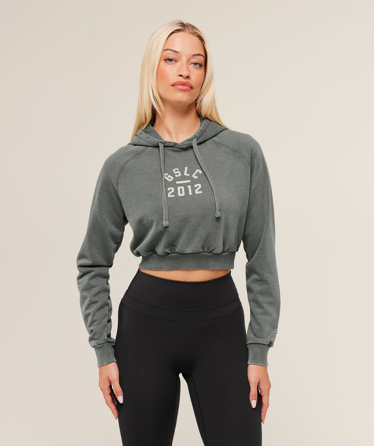 gymshark-gymshark-lifting-club-2012-graphic-cropped-hoodie-pullovers-teal-aw25