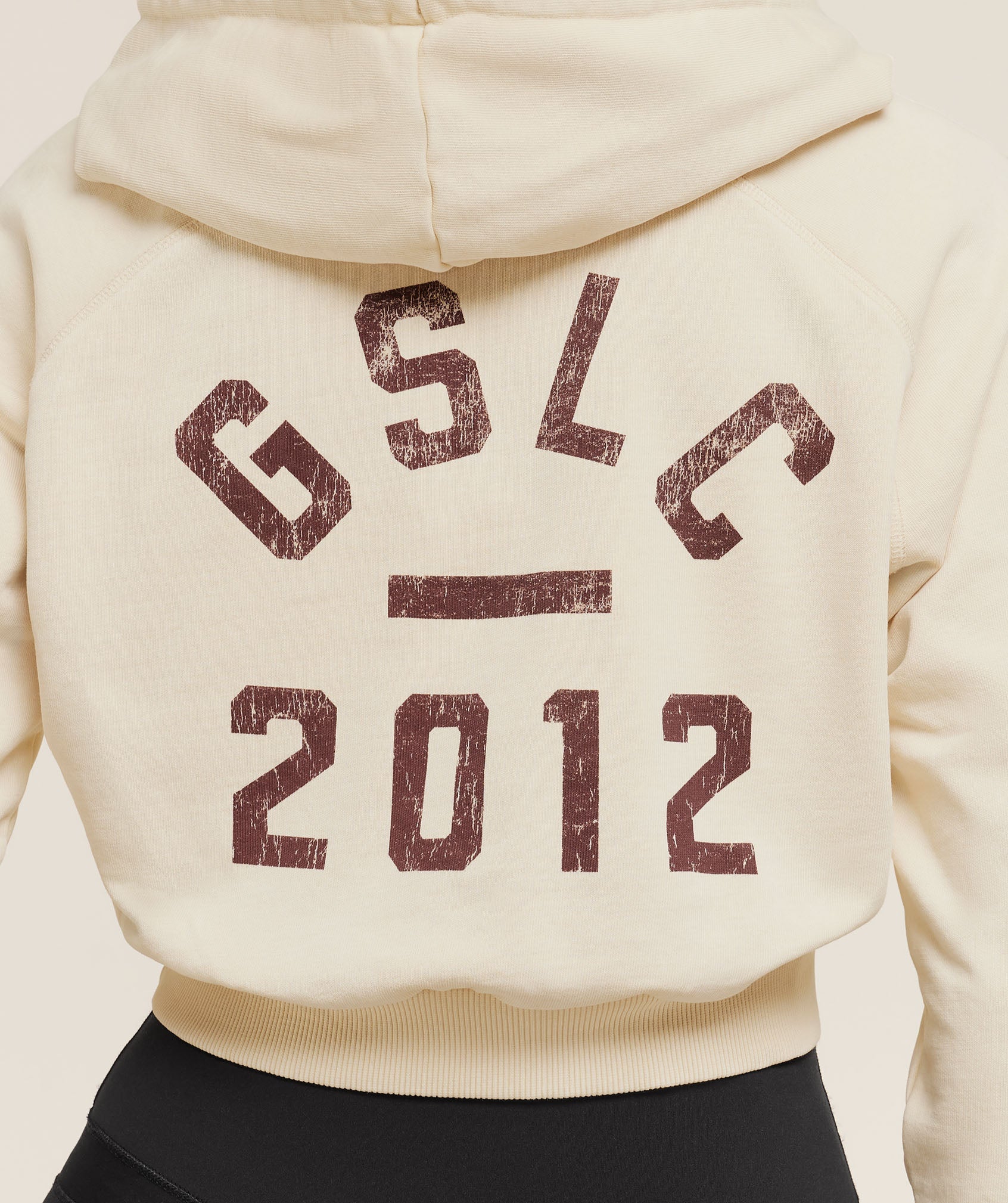 gymshark-gymshark-lifting-club-2012-graphic-cropped-hoodie-pullovers-brown-aw25-1