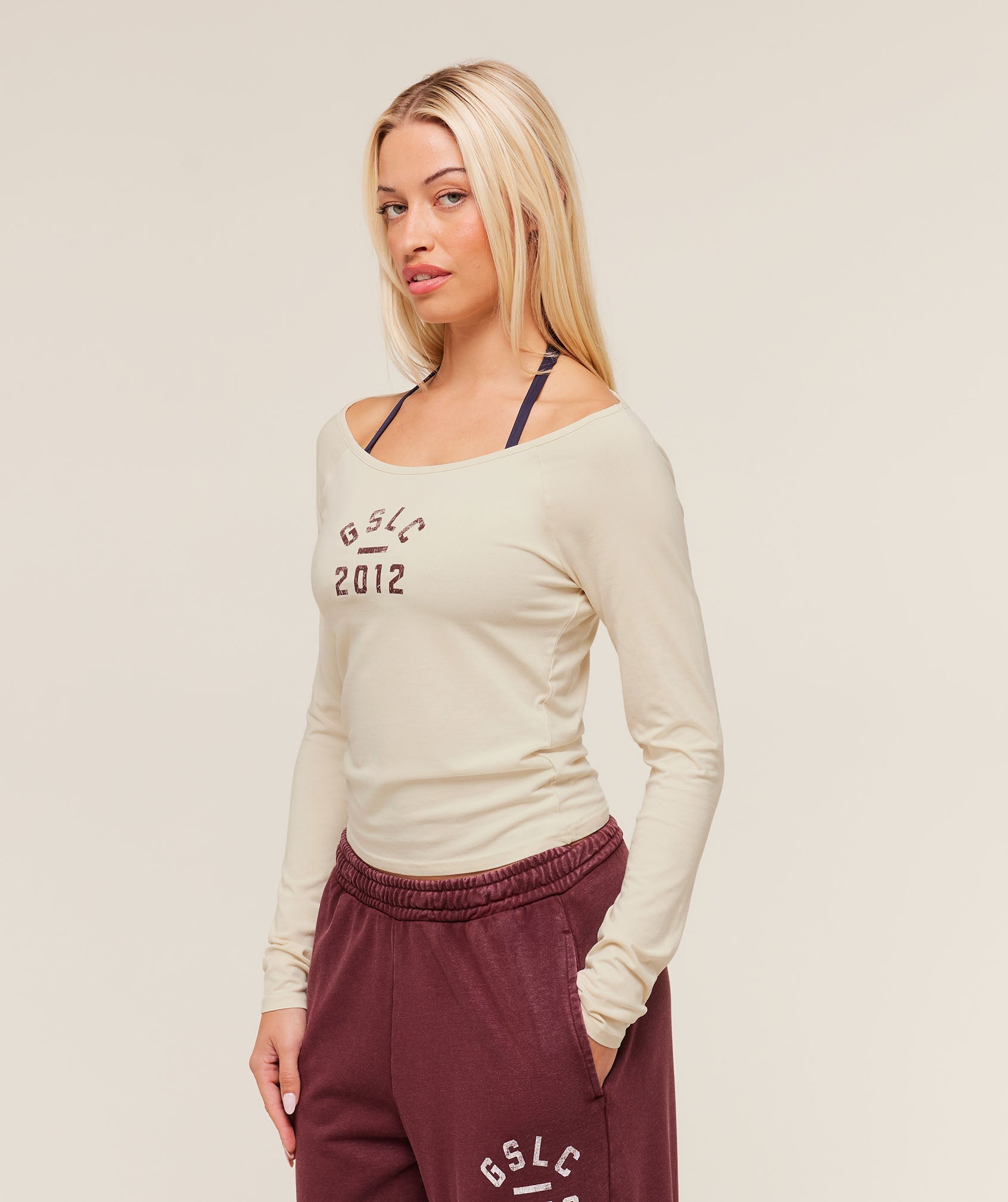 gymshark-gymshark-lifting-club-2012-graphic-long-sleeve-top-ls-tops-brown-aw25