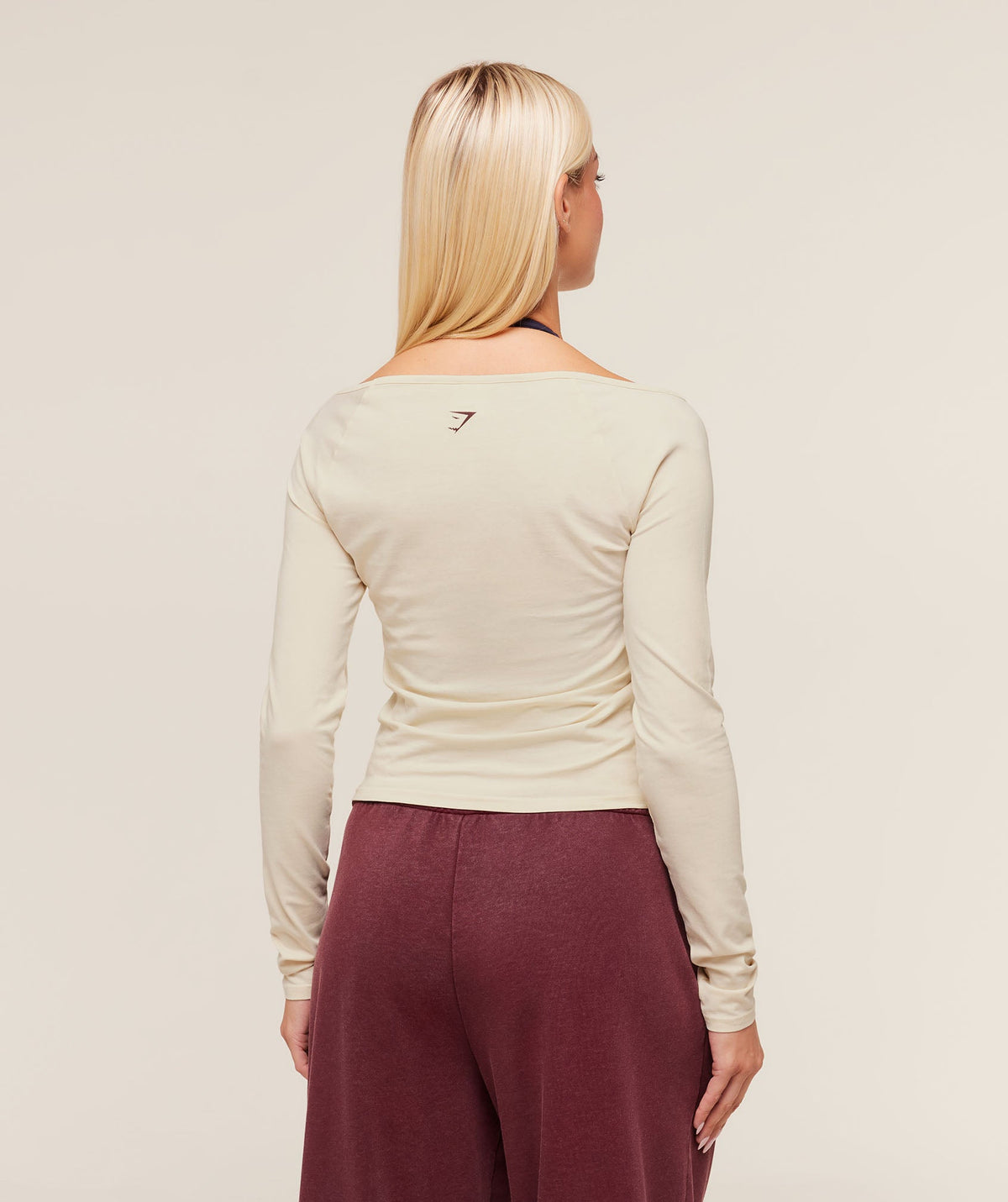 gymshark-gymshark-lifting-club-2012-graphic-long-sleeve-top-ls-tops-brown-aw25