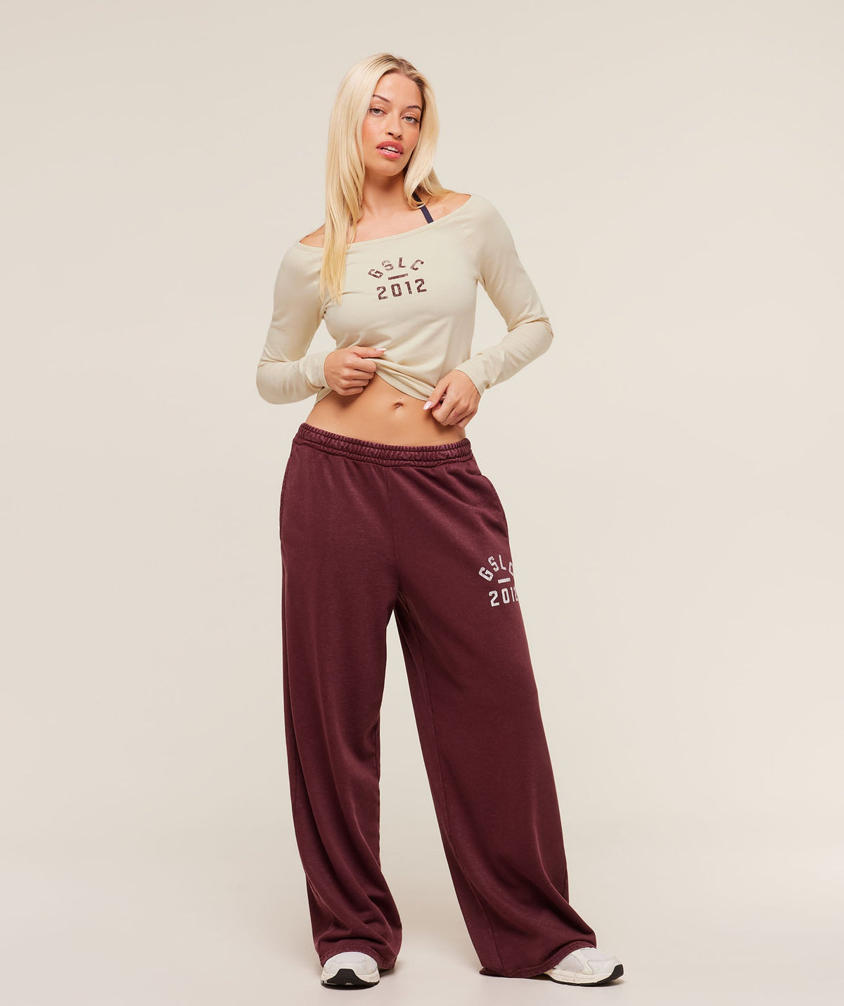 gymshark-gymshark-lifting-club-2012-graphic-long-sleeve-top-ls-tops-brown-aw25