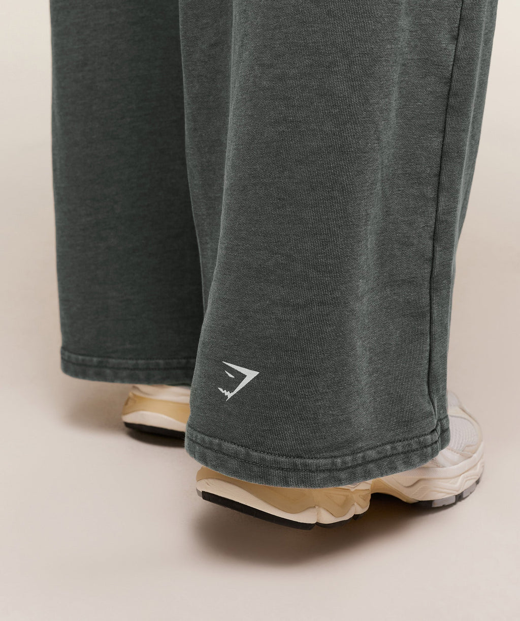 gymshark-gymshark-lifting-club-2012-graphic-wide-leg-jogger-pants-teal-aw25