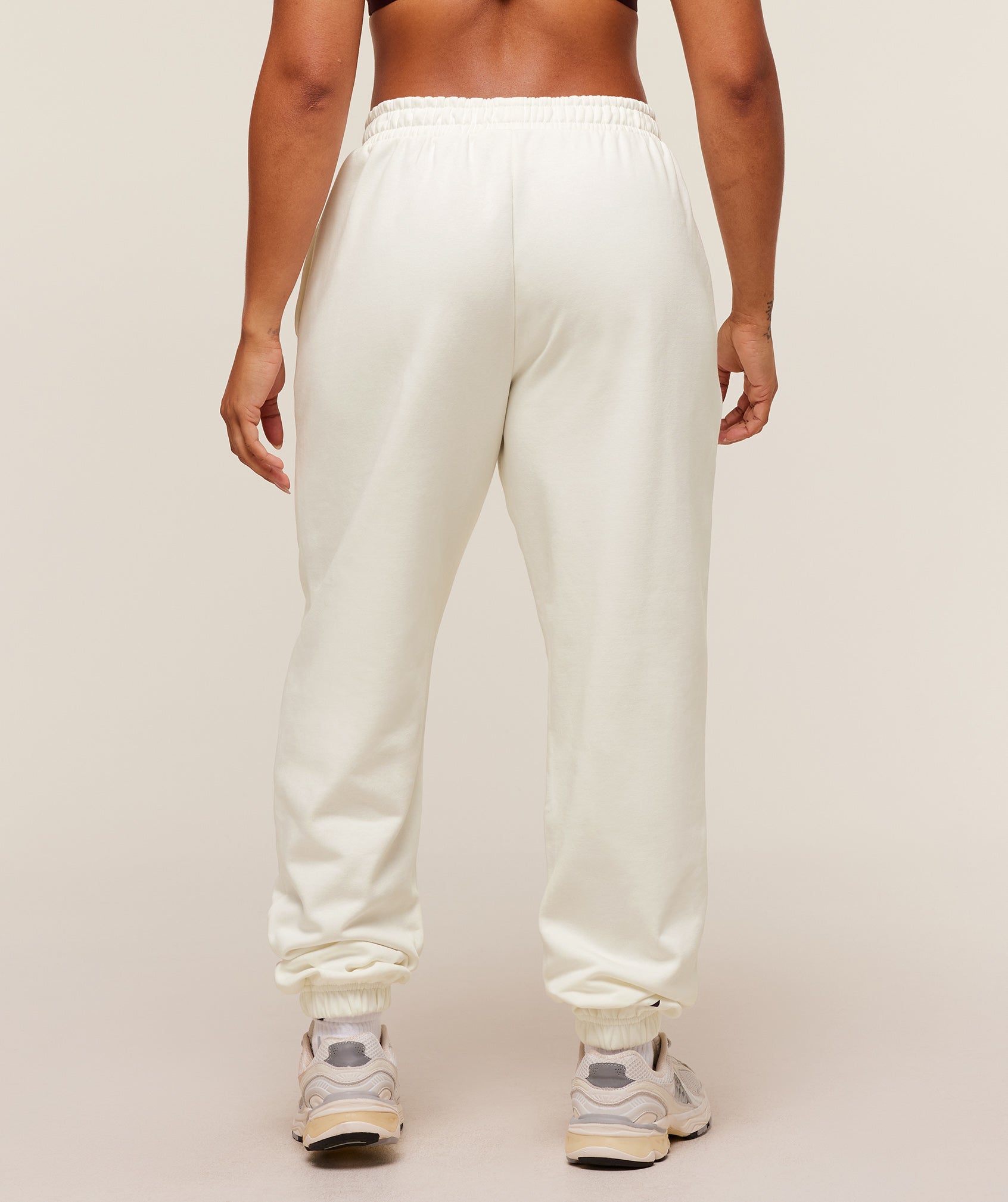 gymshark-gslc-lifting-club-cuffed-joggers-pants-white-aw25
