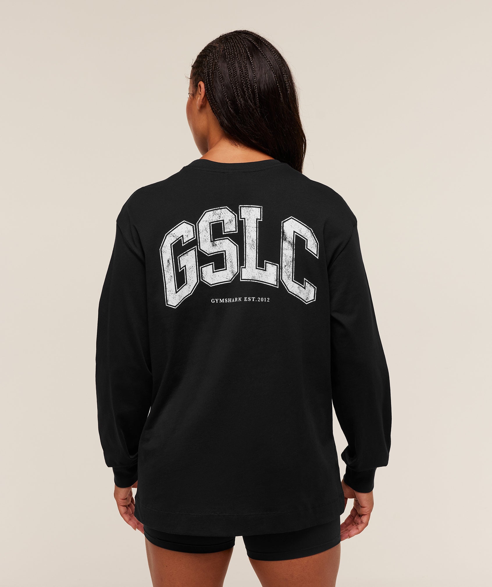 gymshark-gslc-graphic-oversized-long-sleeve-top-ls-tops-black-aw25