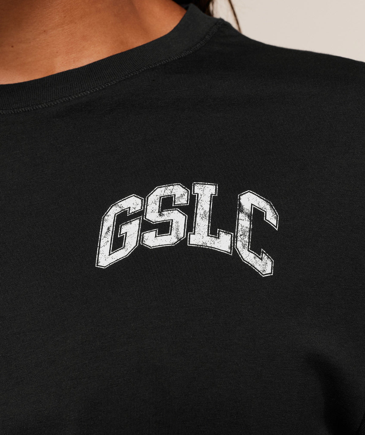 gymshark-gslc-graphic-oversized-long-sleeve-top-ls-tops-black-aw25