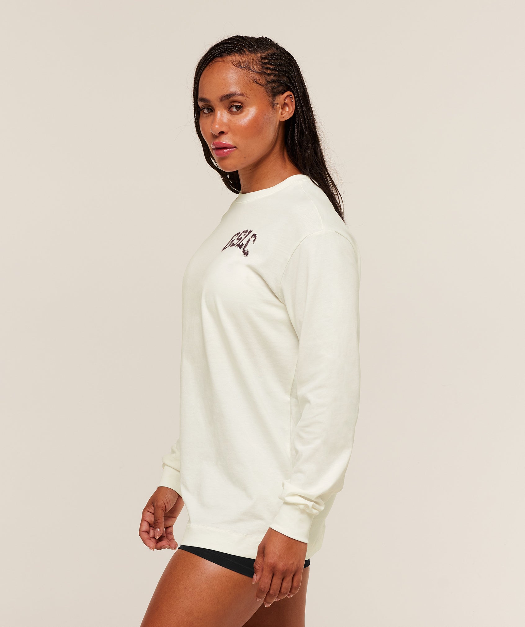 gymshark-gslc-graphic-oversized-long-sleeve-top-ls-tops-white-aw25