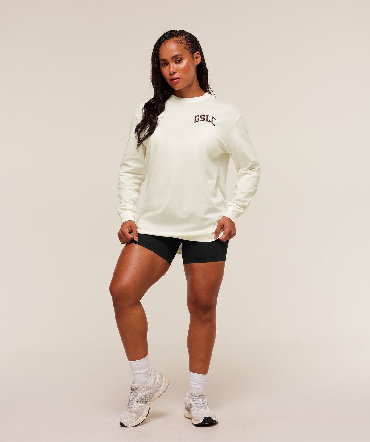 gymshark-gslc-graphic-oversized-long-sleeve-top-ls-tops-white-aw25