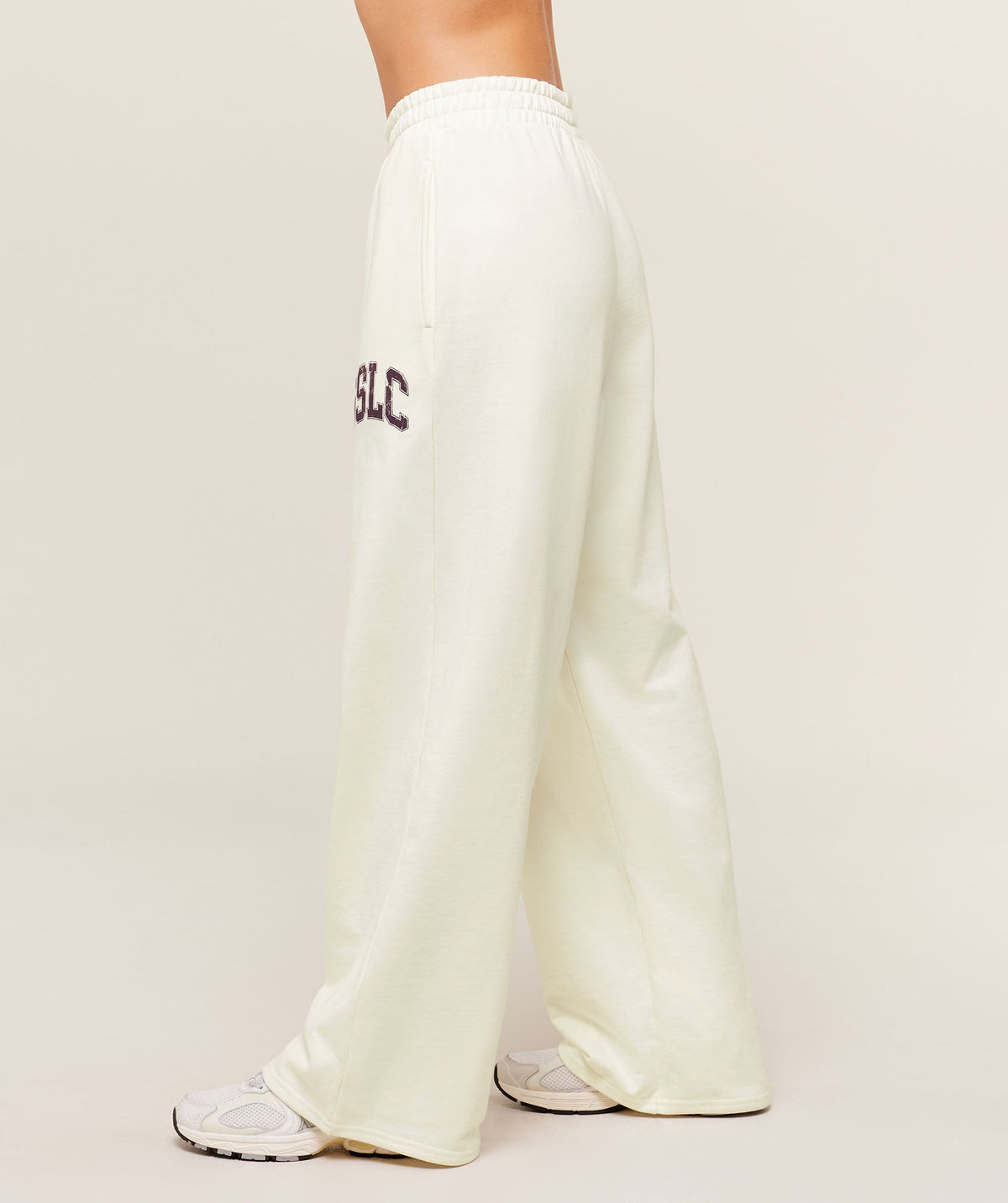 gymshark-gslc-lifting-club-straight-leg-joggers-pants-white-aw25