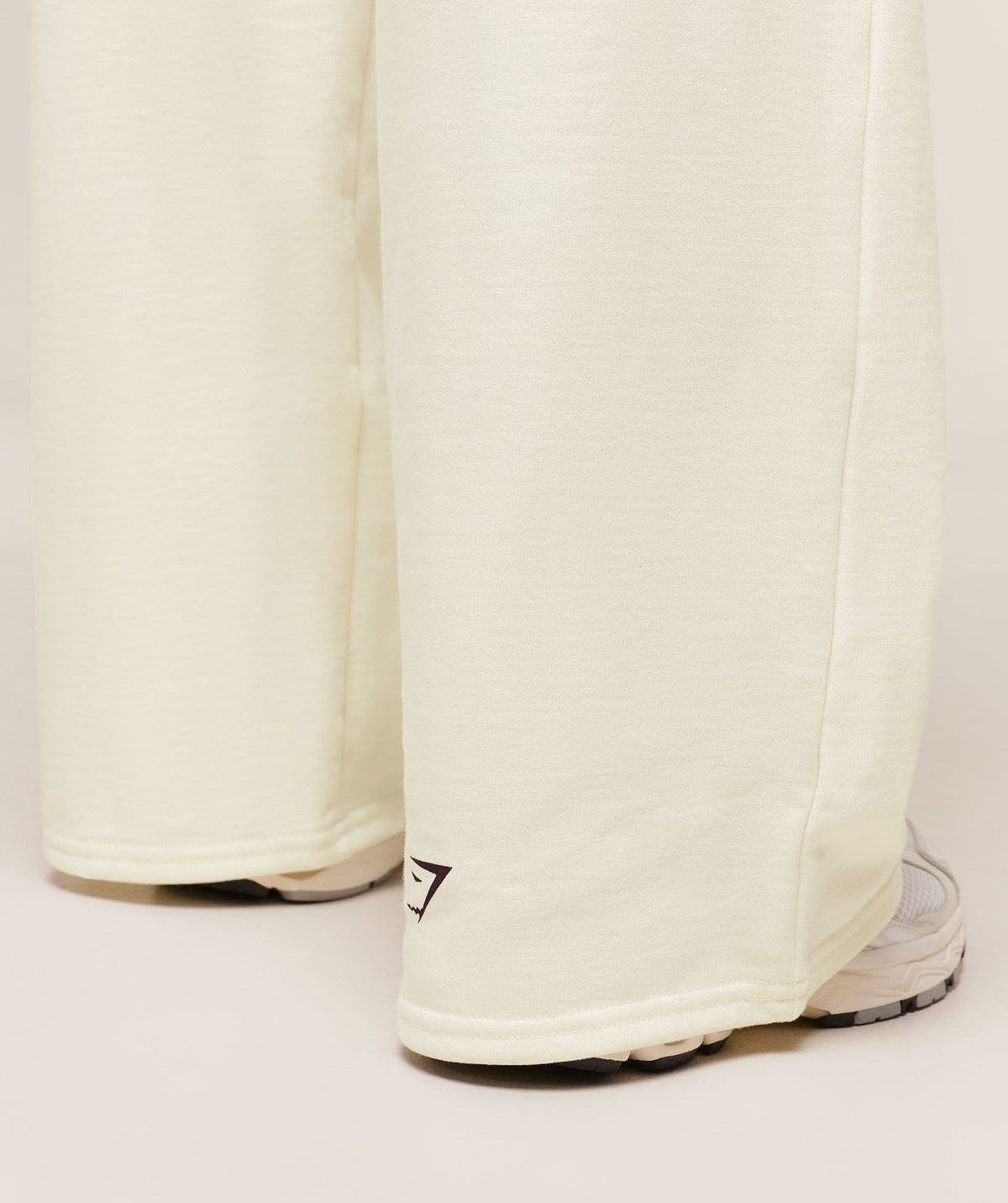 gymshark-gslc-lifting-club-straight-leg-joggers-pants-white-aw25