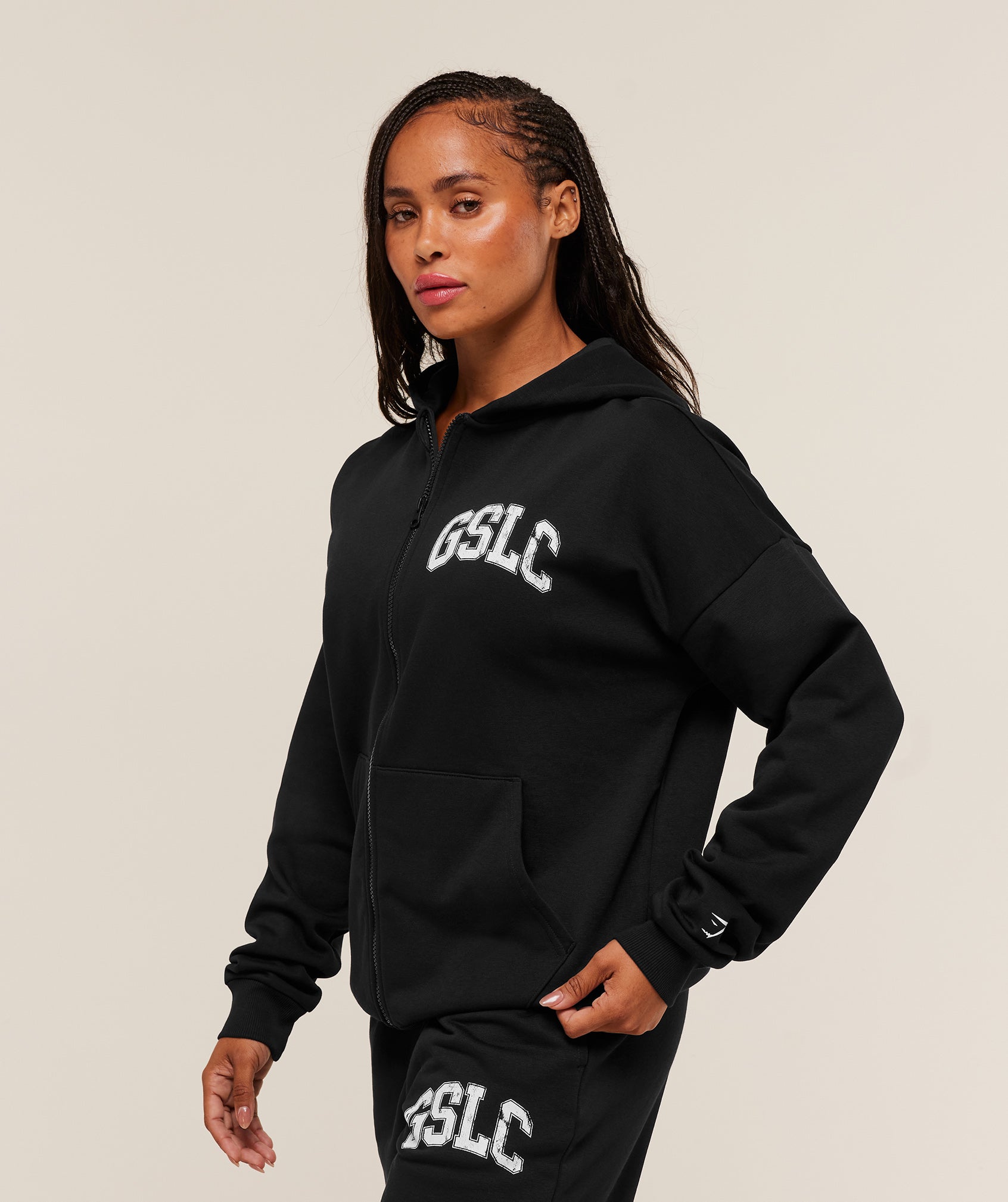 gymshark-gslc-graphic-zip-up-hoodie-pullovers-black-aw25