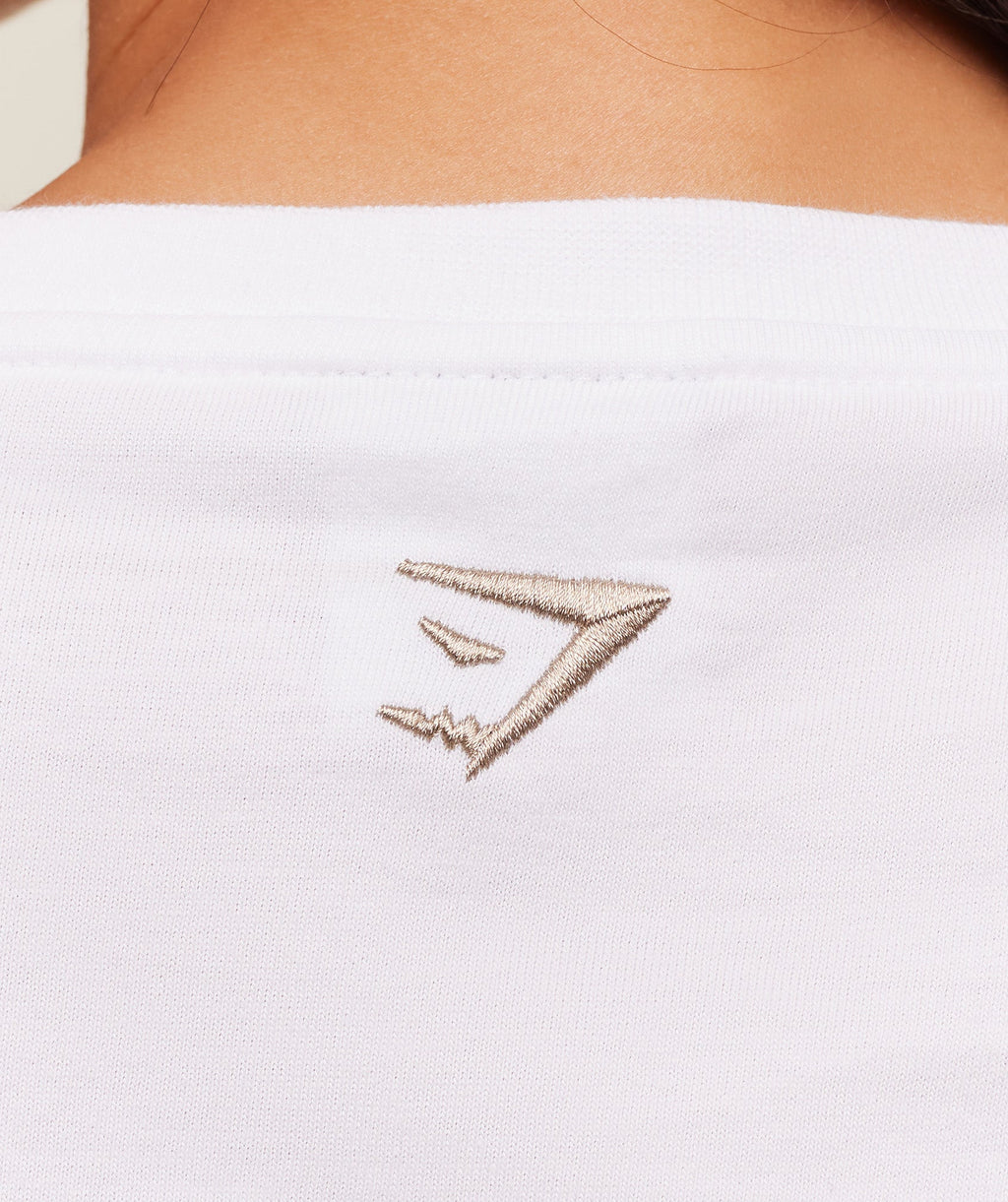 gymshark-fitness-embroidered-graphic-oversized-crop-top-crop-tops-white-aw25