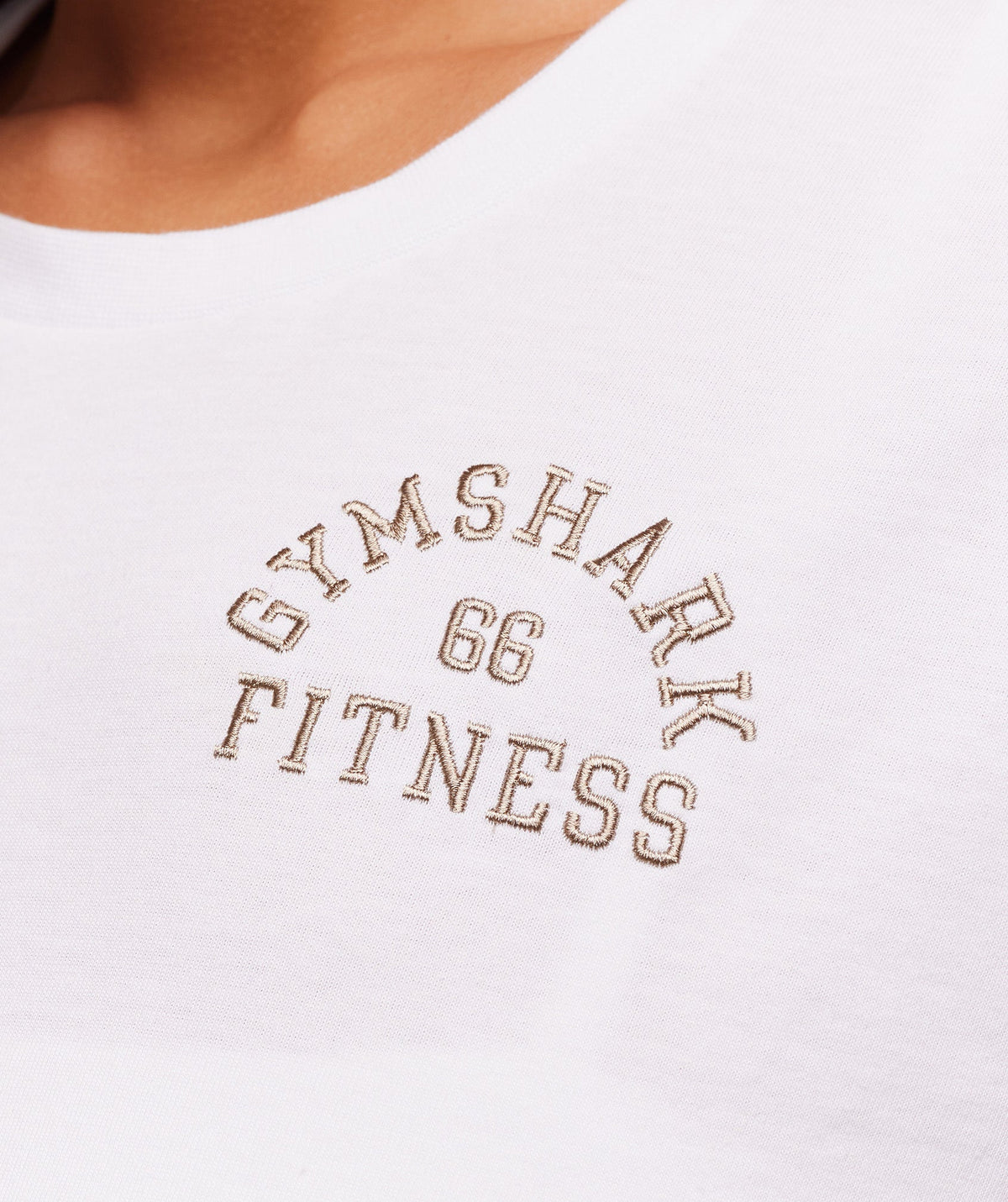 gymshark-fitness-embroidered-graphic-oversized-crop-top-crop-tops-white-aw25
