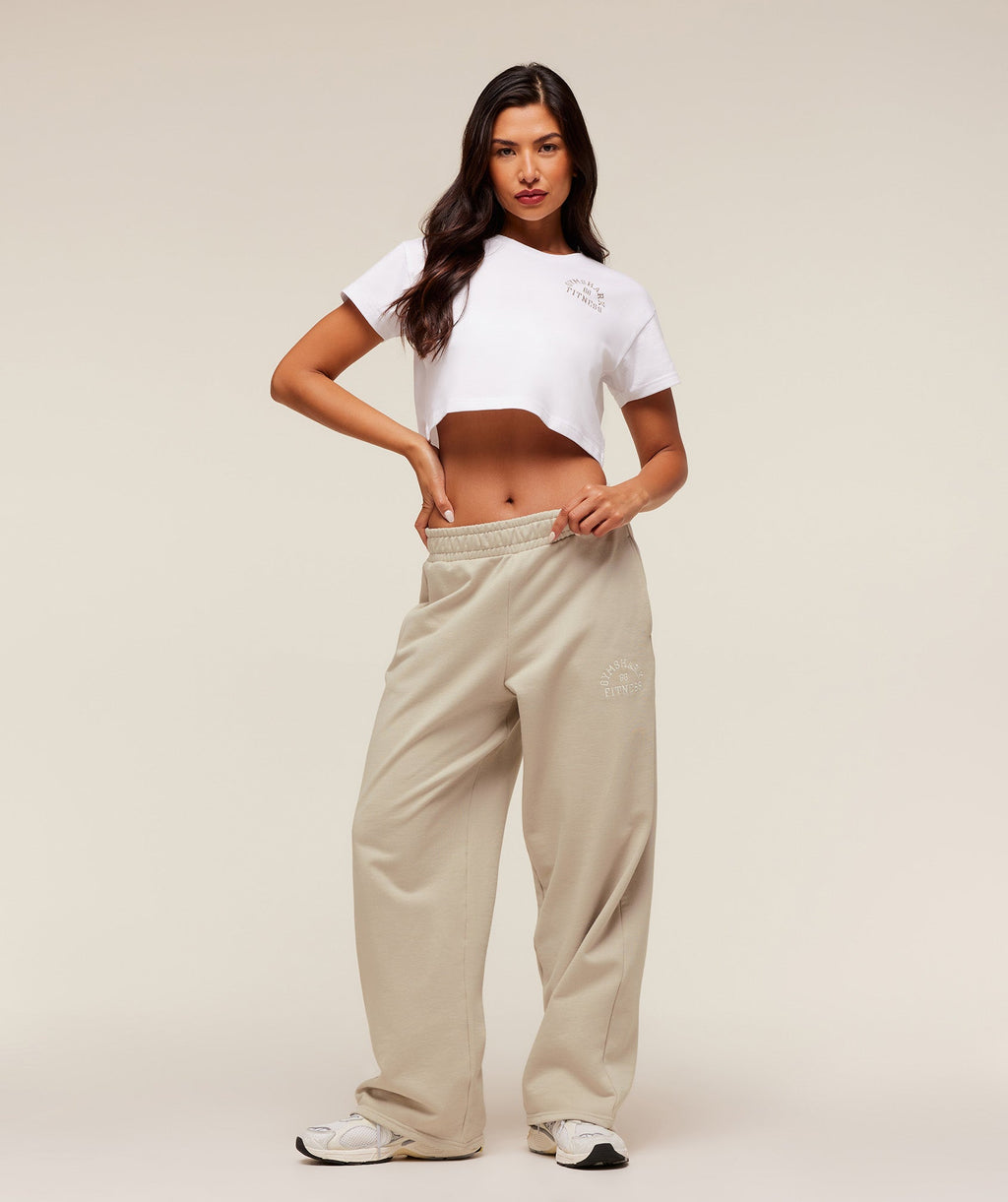 gymshark-fitness-embroidered-graphic-oversized-crop-top-crop-tops-white-aw25