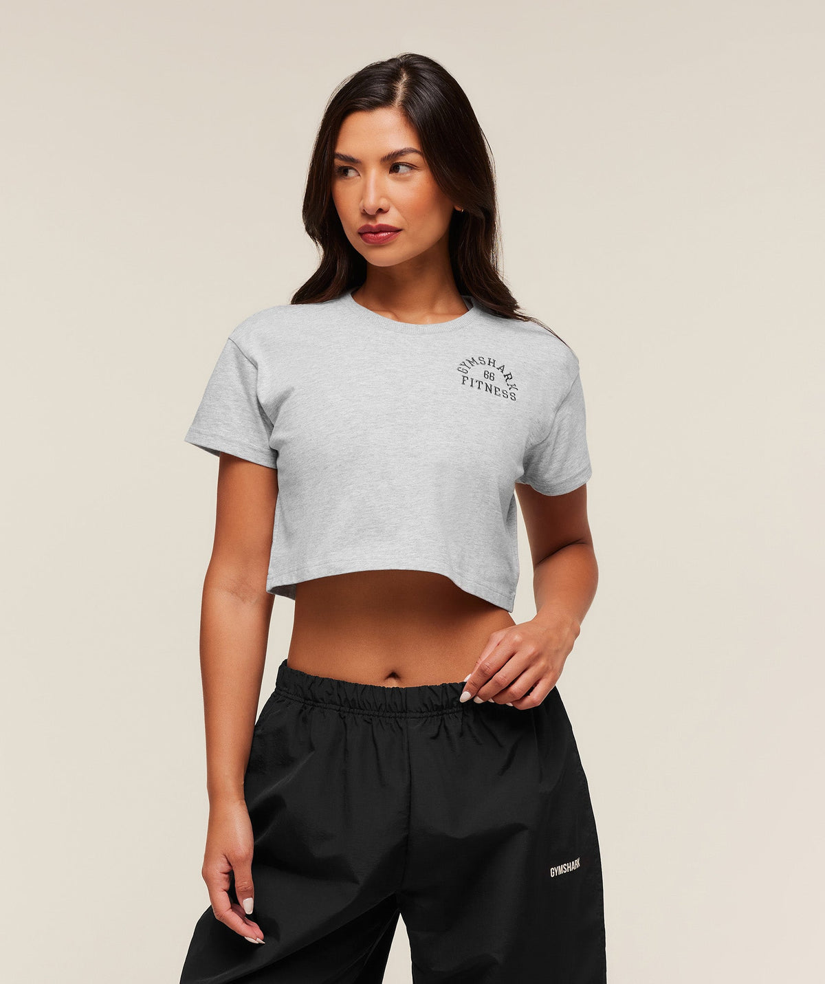 gymshark-fitness-embroidered-graphic-oversized-crop-top-crop-tops-grey-aw25