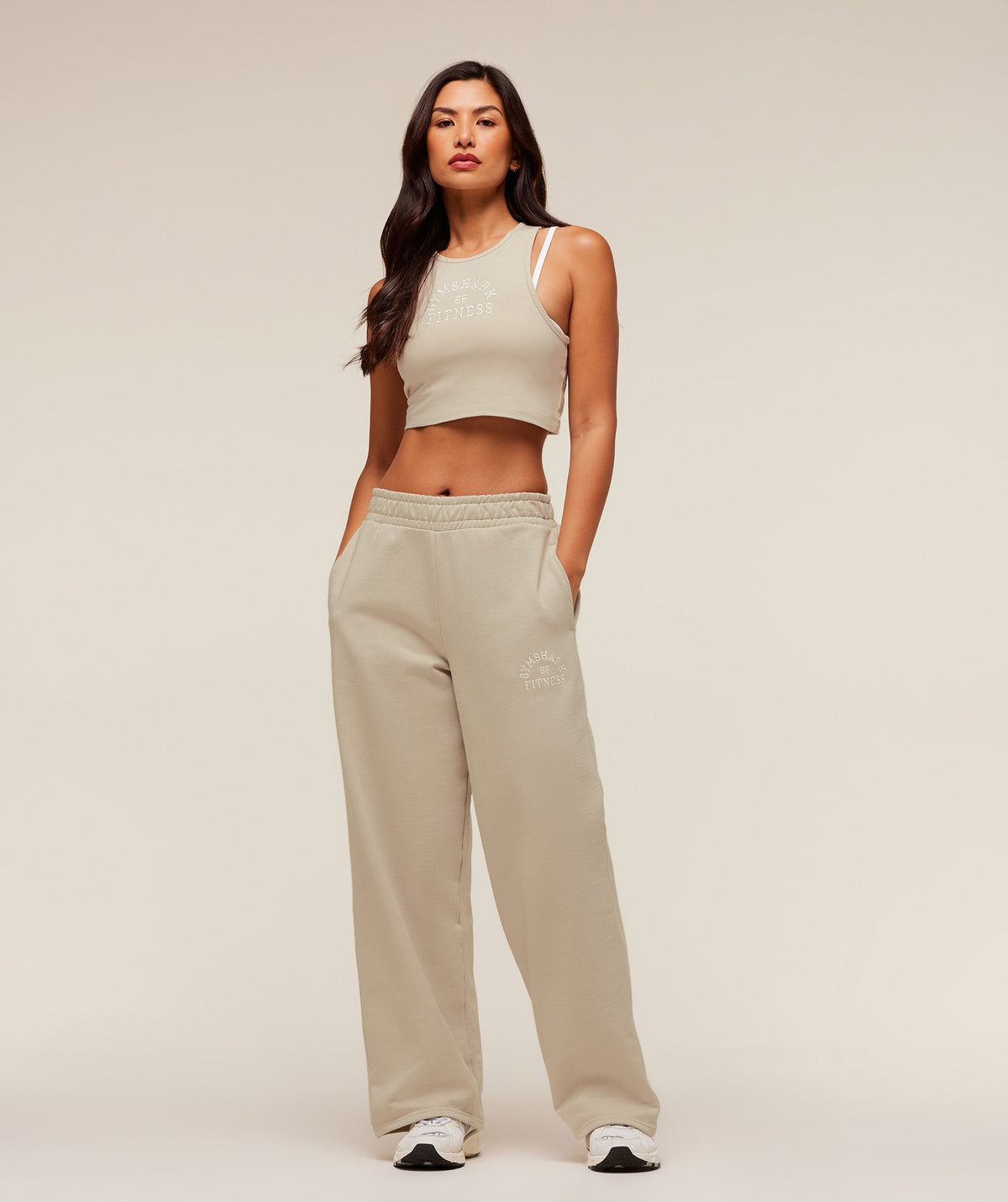 gymshark-fitness-embroidered-graphic-wide-leg-joggers-pants-grey-aw25-1