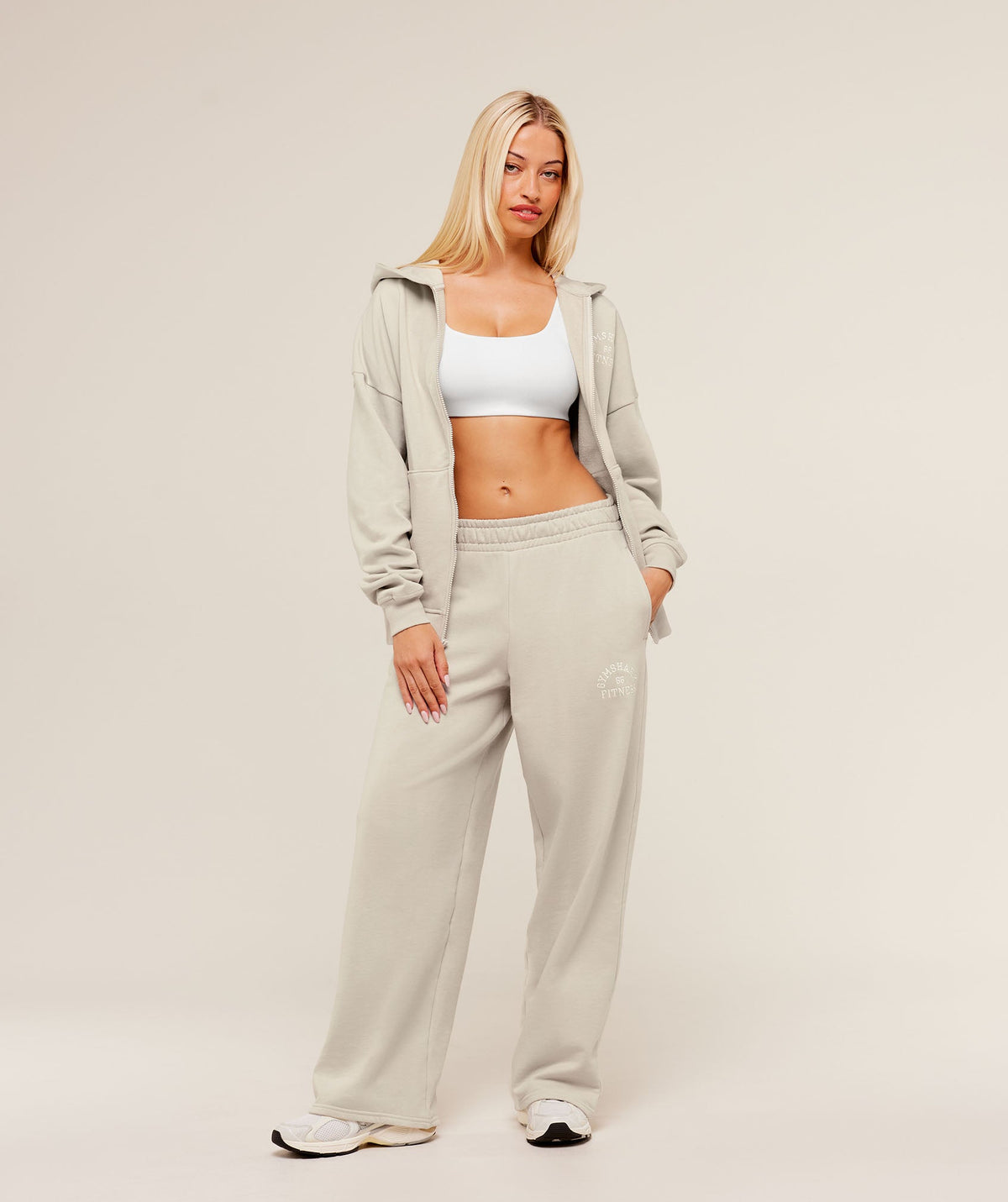 gymshark-fitness-embroidered-graphic-zip-up-hoodie-pullovers-grey-aw25