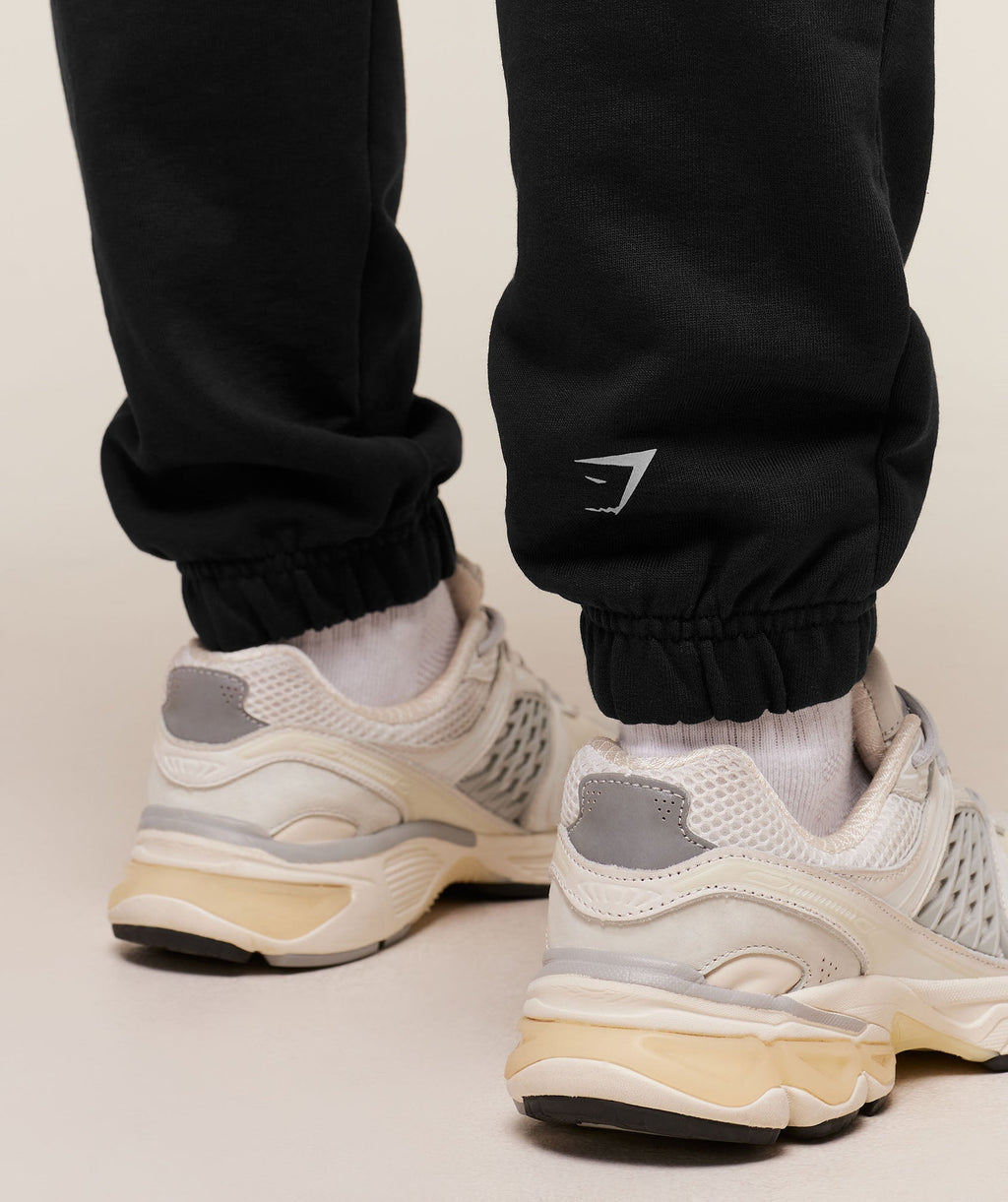 gymshark-gymshark-strength-graphic-joggers-pants-black-aw25