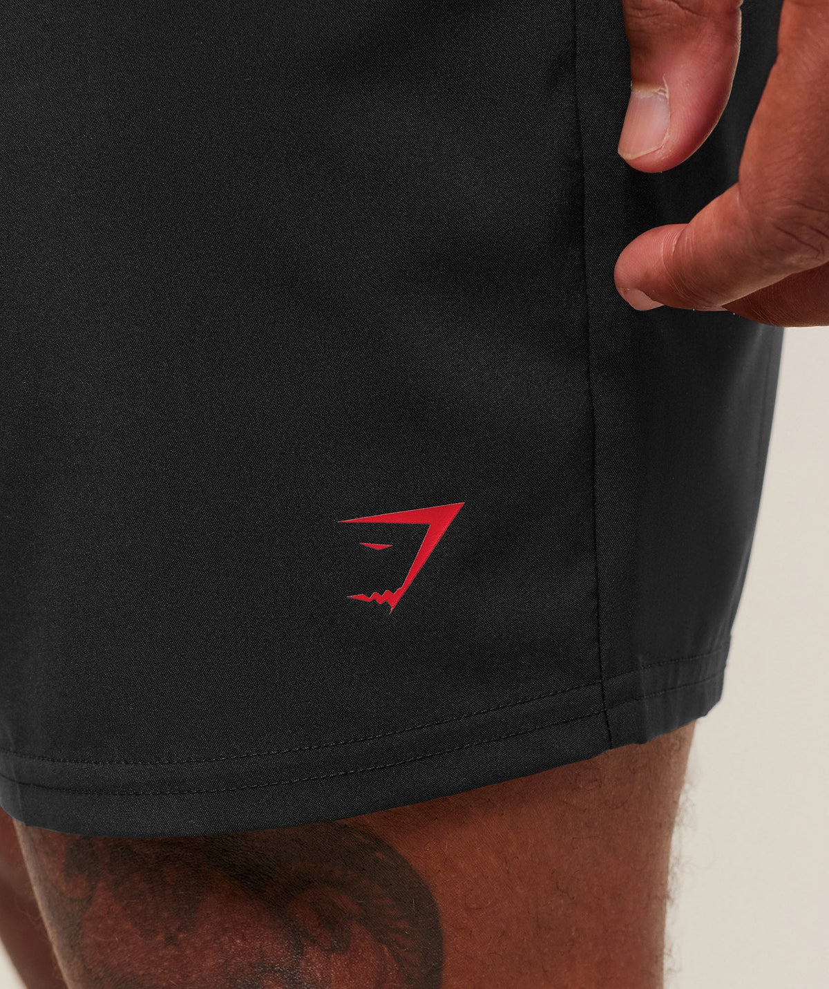 gymshark-hybrid-graphic-7-short-shorts-black-aw25
