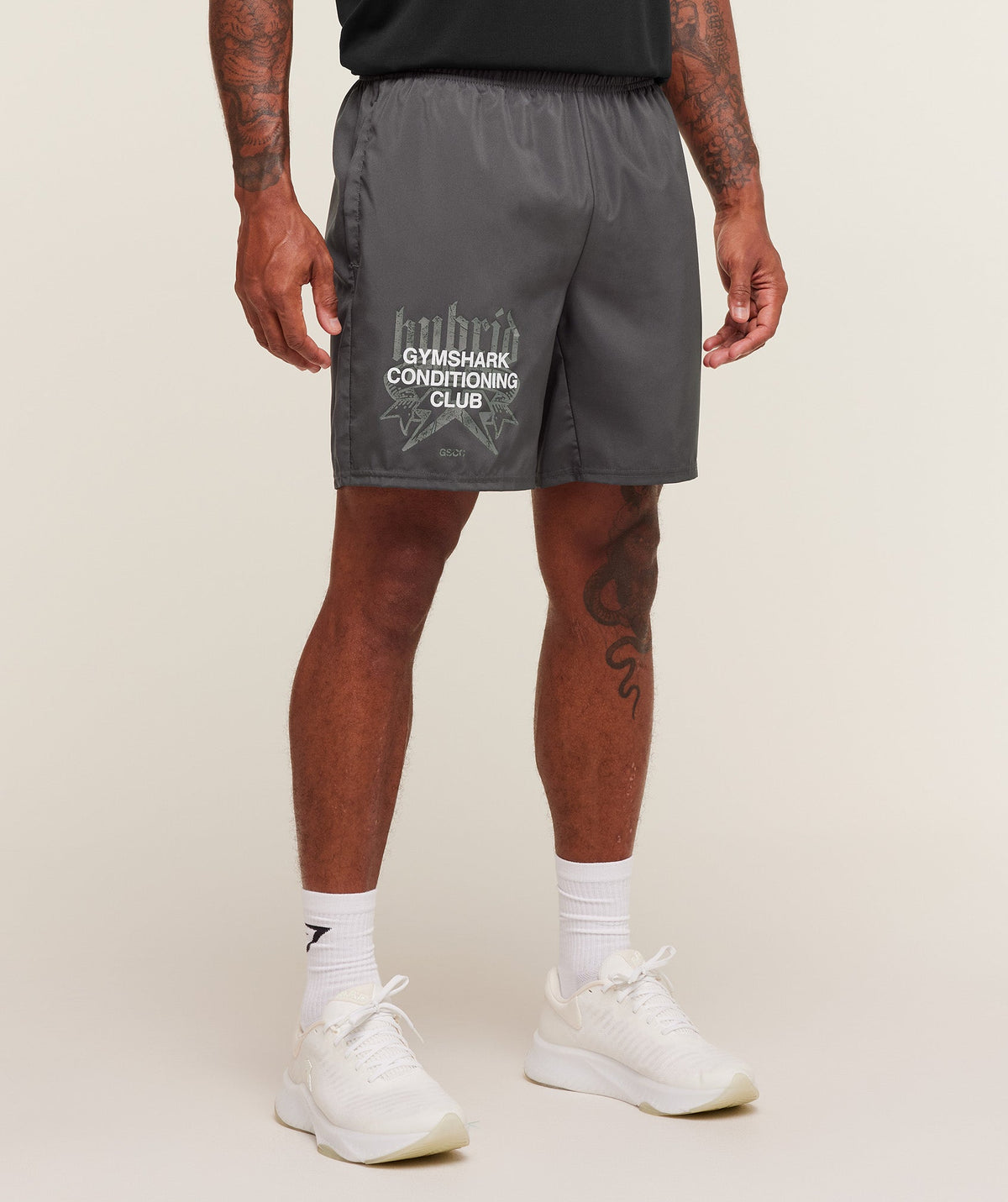 gymshark-hybrid-graphic-7-short-shorts-grey-aw25