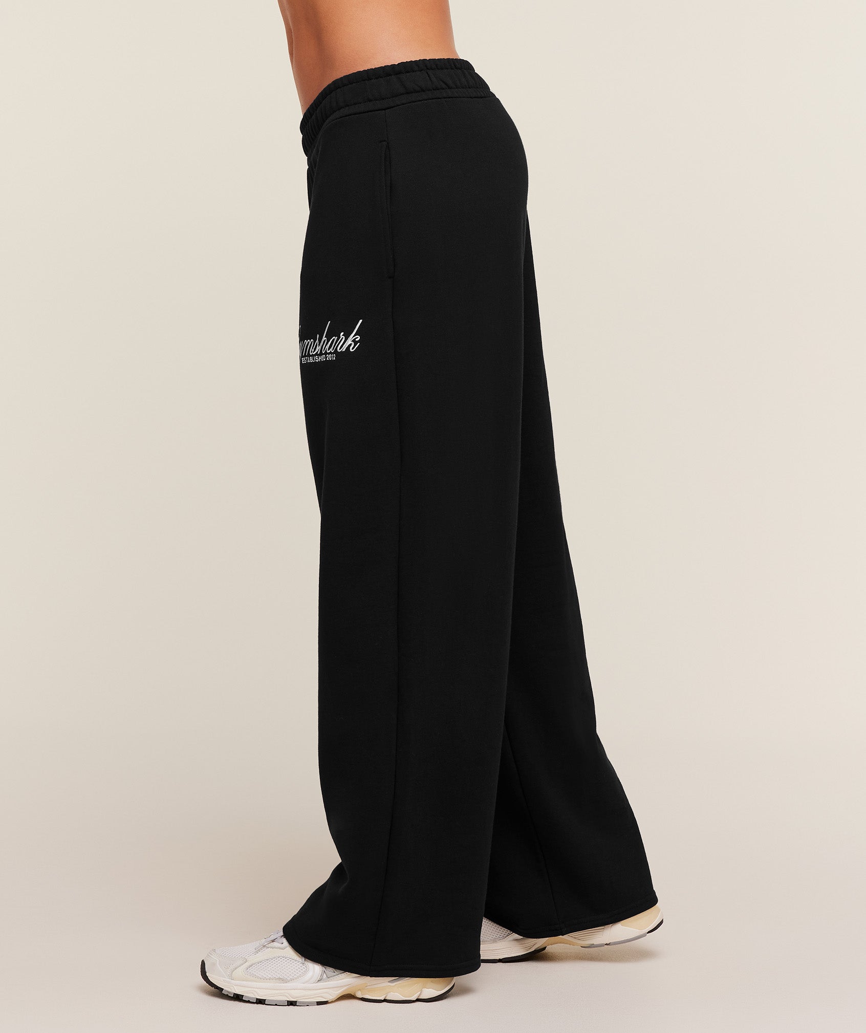 gymshark-juice-peach-wide-leg-joggers-pants-black-aw25