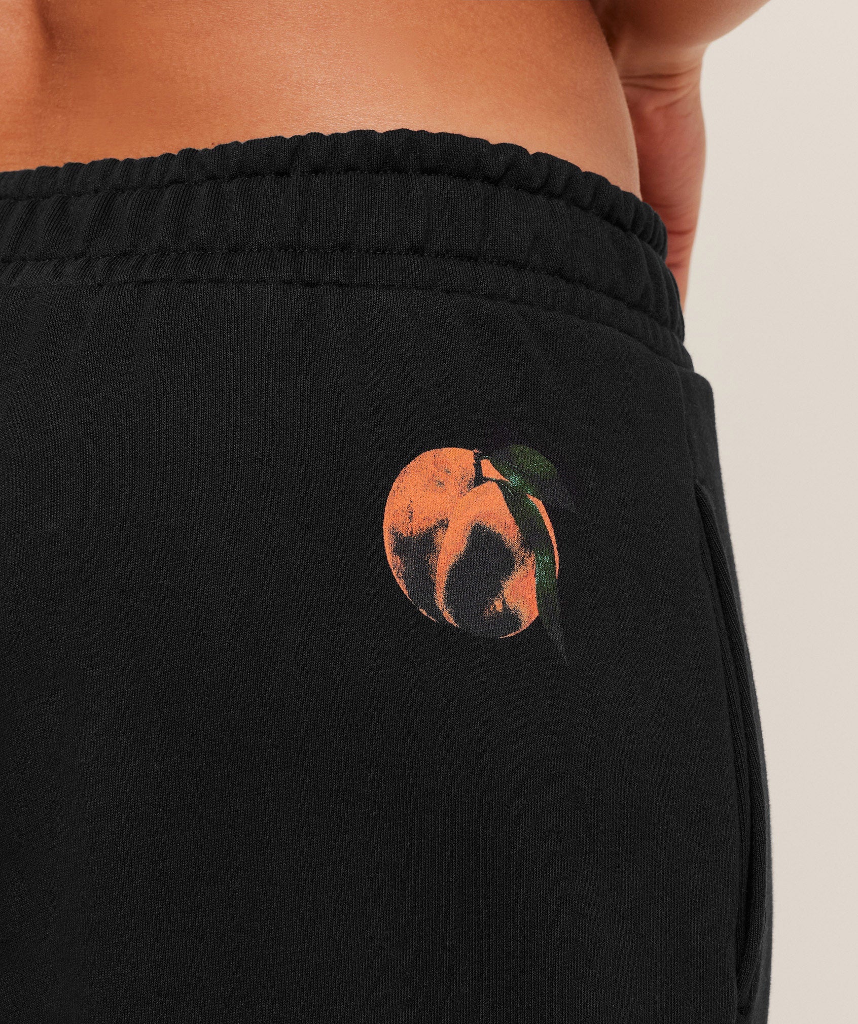 gymshark-juice-peach-wide-leg-joggers-pants-black-aw25