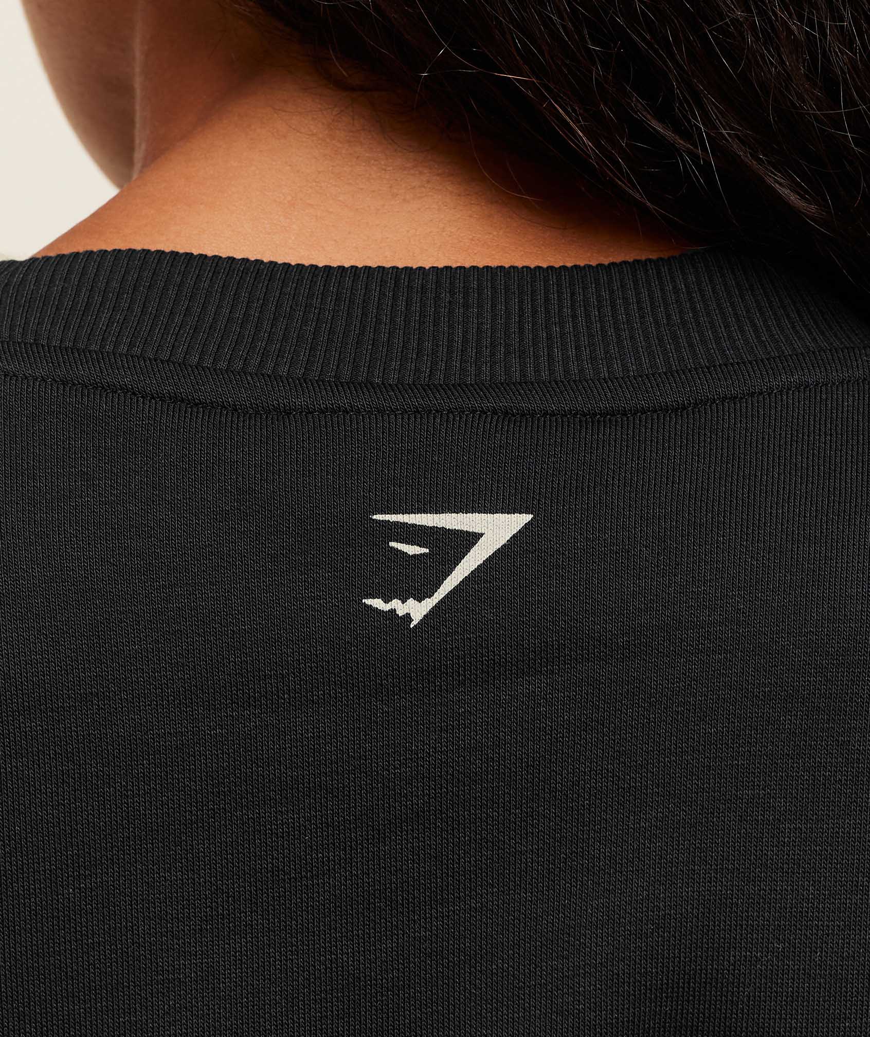 gymshark-lifting-club-graphic-oversized-crew-neck-pullovers-black-aw25