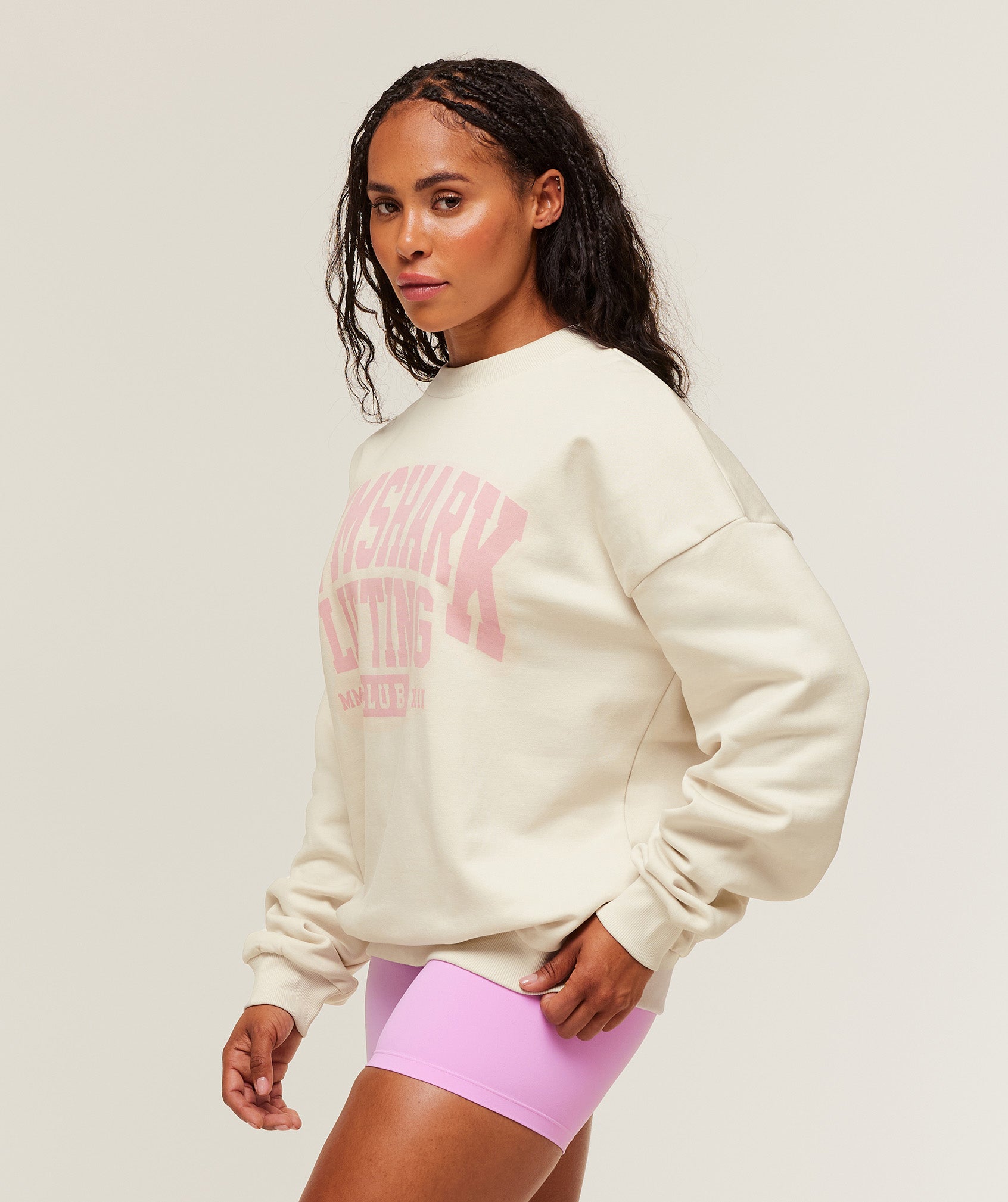gymshark-lifting-club-graphic-oversized-crew-neck-pullovers-white-aw25