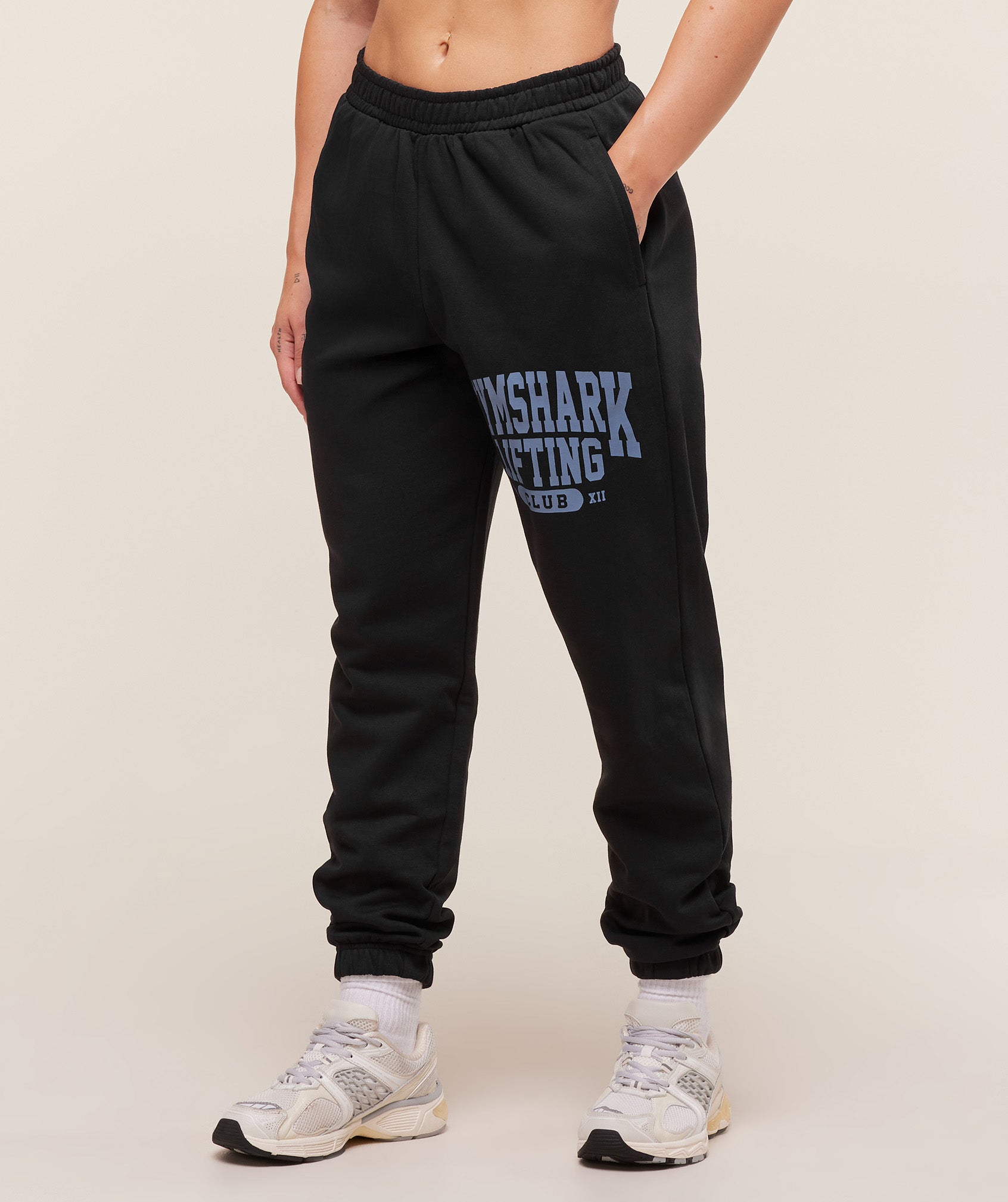 gymshark-lifting-club-graphic-joggers-pants-black-aw25