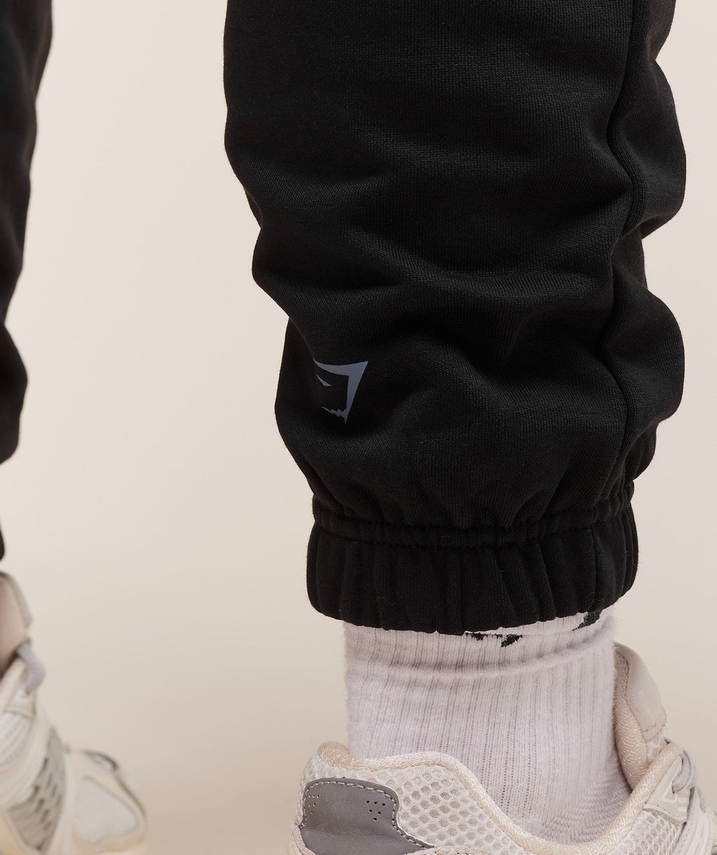 gymshark-lifting-club-graphic-joggers-pants-black-aw25