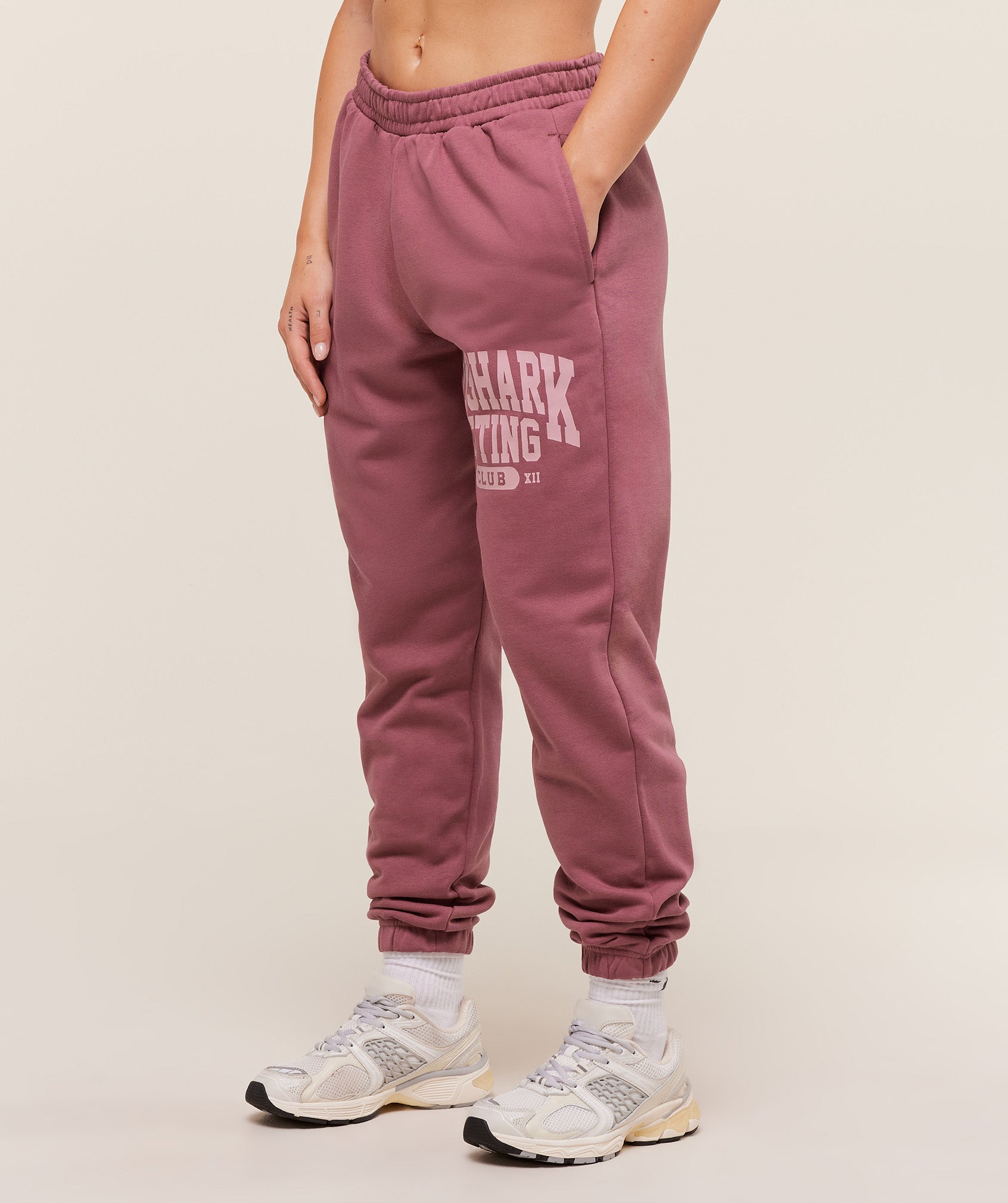 gymshark-lifting-club-graphic-joggers-pants-pink-aw25