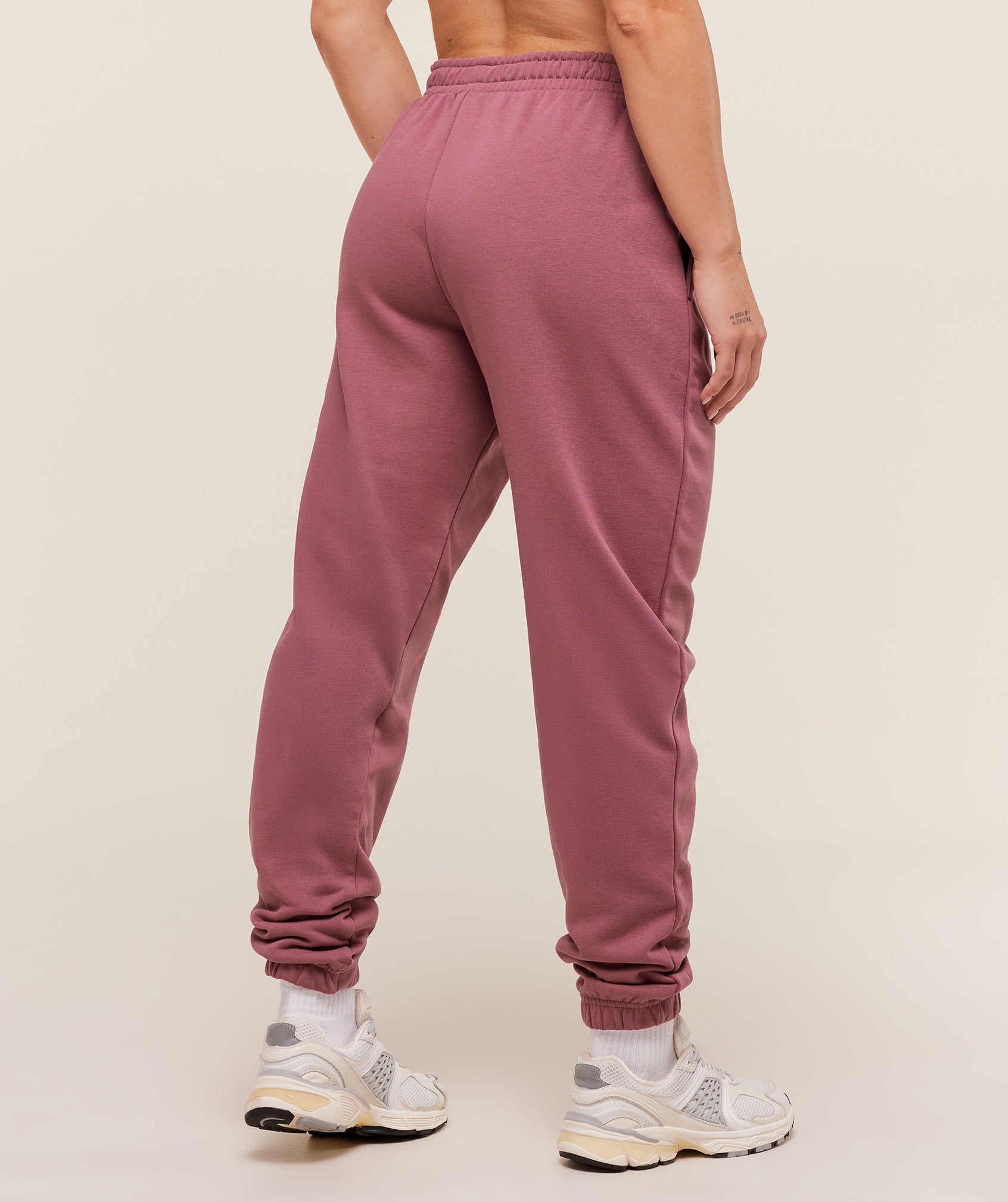 gymshark-lifting-club-graphic-joggers-pants-pink-aw25