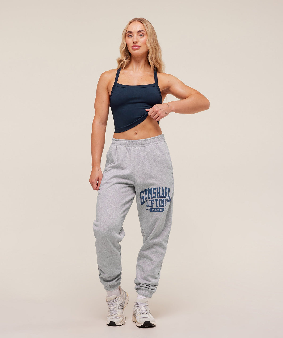 gymshark-lifting-club-graphic-joggers-pants-grey-aw25