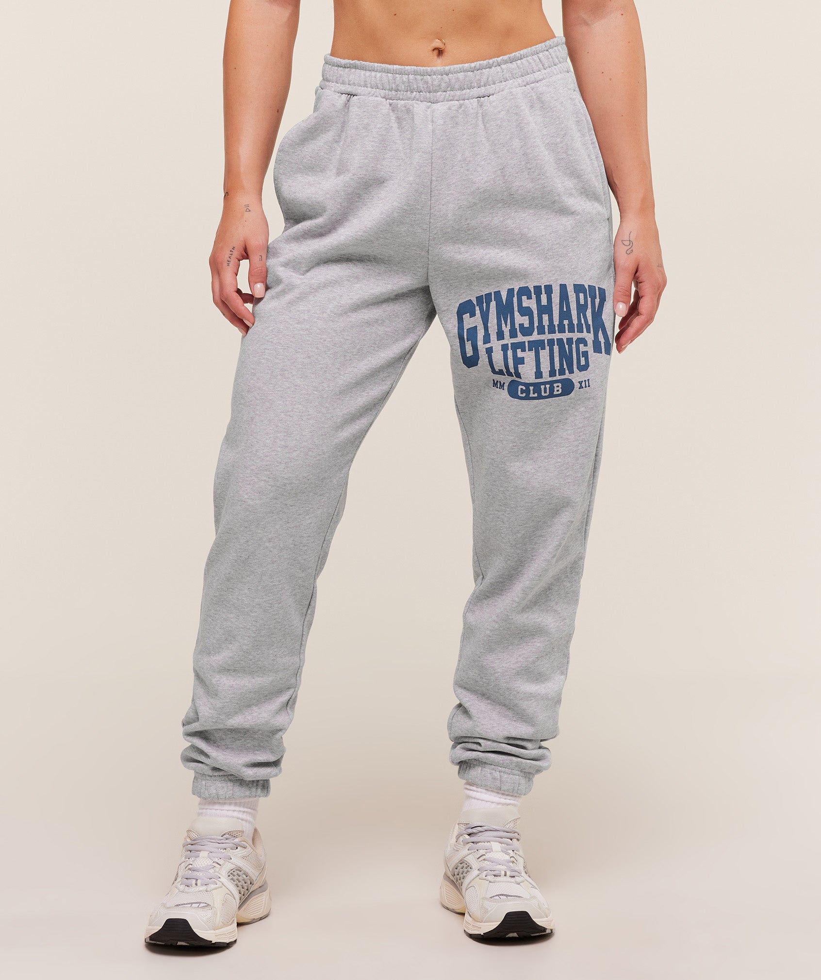 gymshark-lifting-club-graphic-joggers-pants-grey-aw25