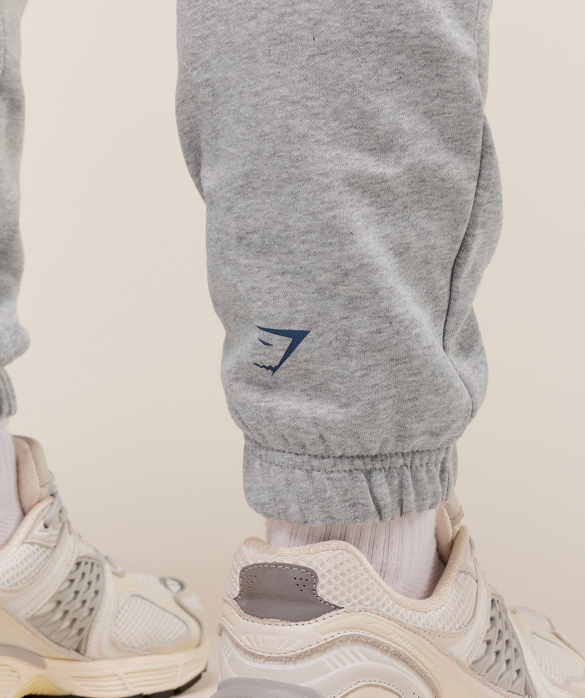 gymshark-lifting-club-graphic-joggers-pants-grey-aw25