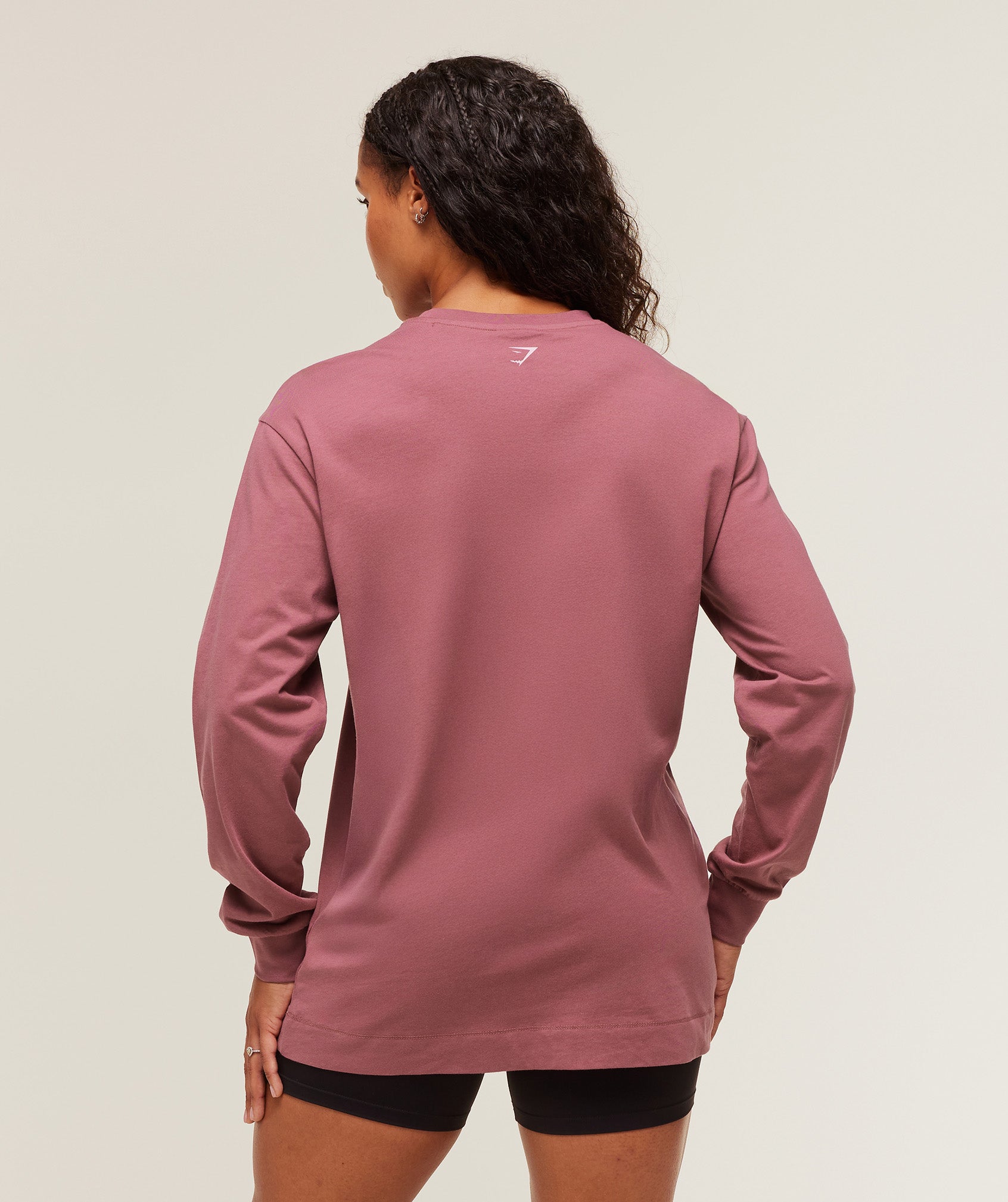 gymshark-lifting-club-graphic-oversized-long-sleeve-t-shirt-ls-tops-pink-aw25