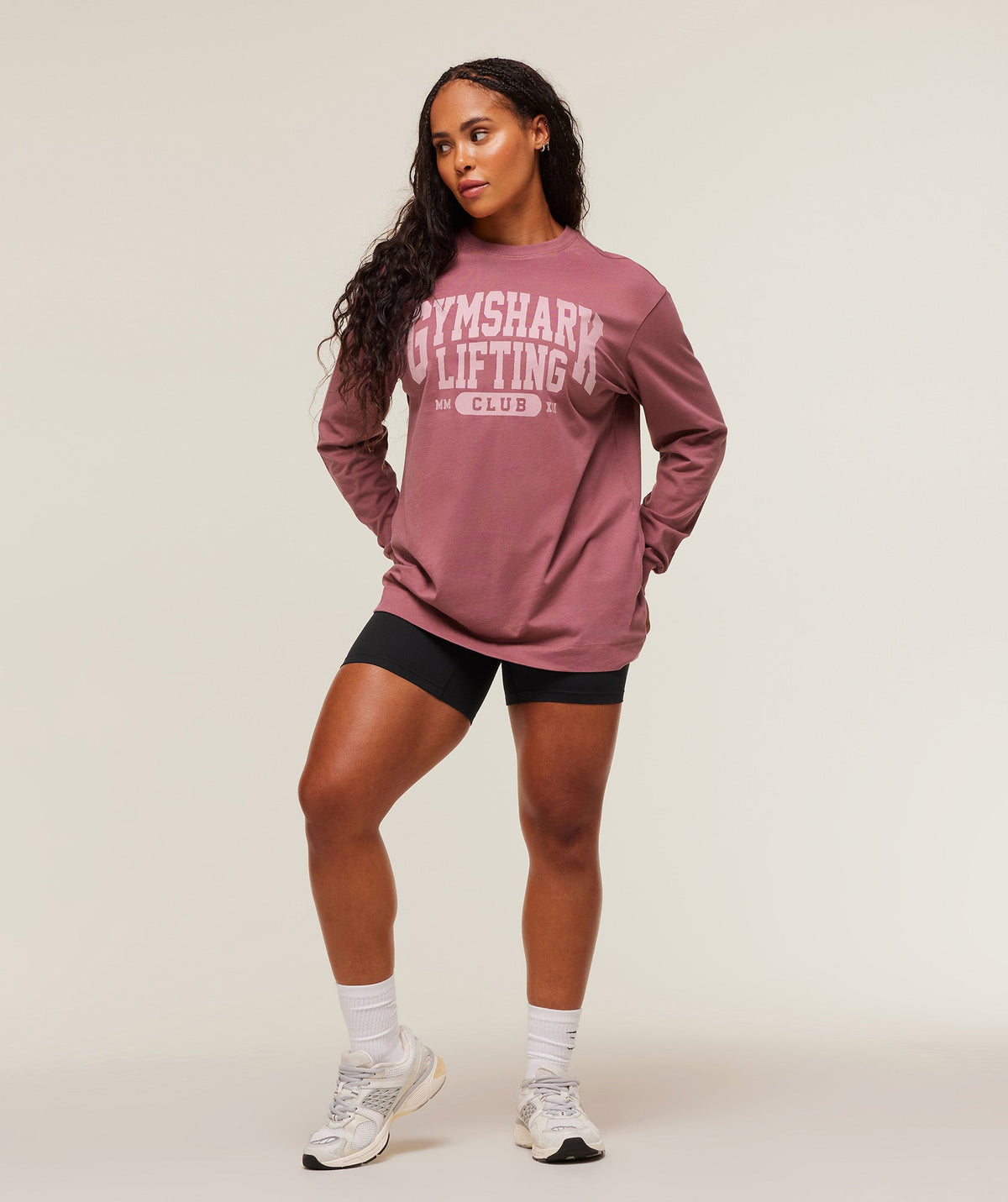 gymshark-lifting-club-graphic-oversized-long-sleeve-t-shirt-ls-tops-pink-aw25