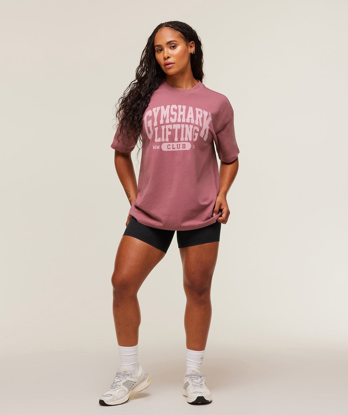 gymshark-lifting-club-graphic-oversized-t-shirt-ss-tops-pink-aw25