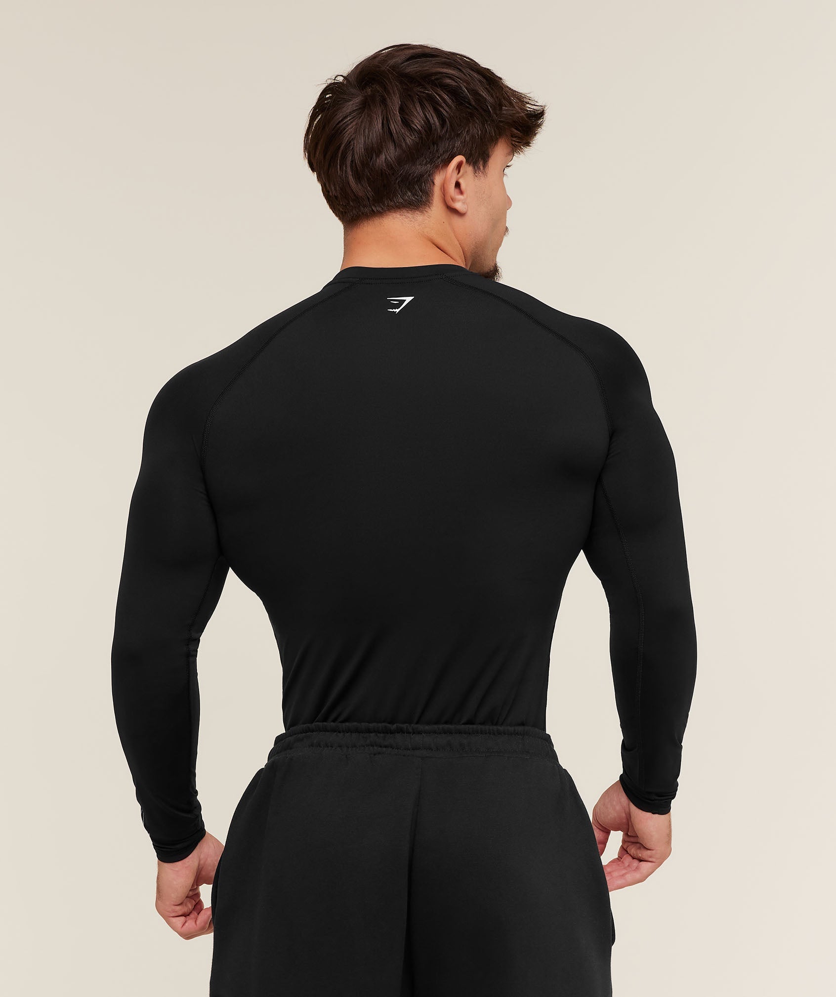 gymshark-outline-graphic-long-sleeve-baselayer-ls-tops-black-aw25