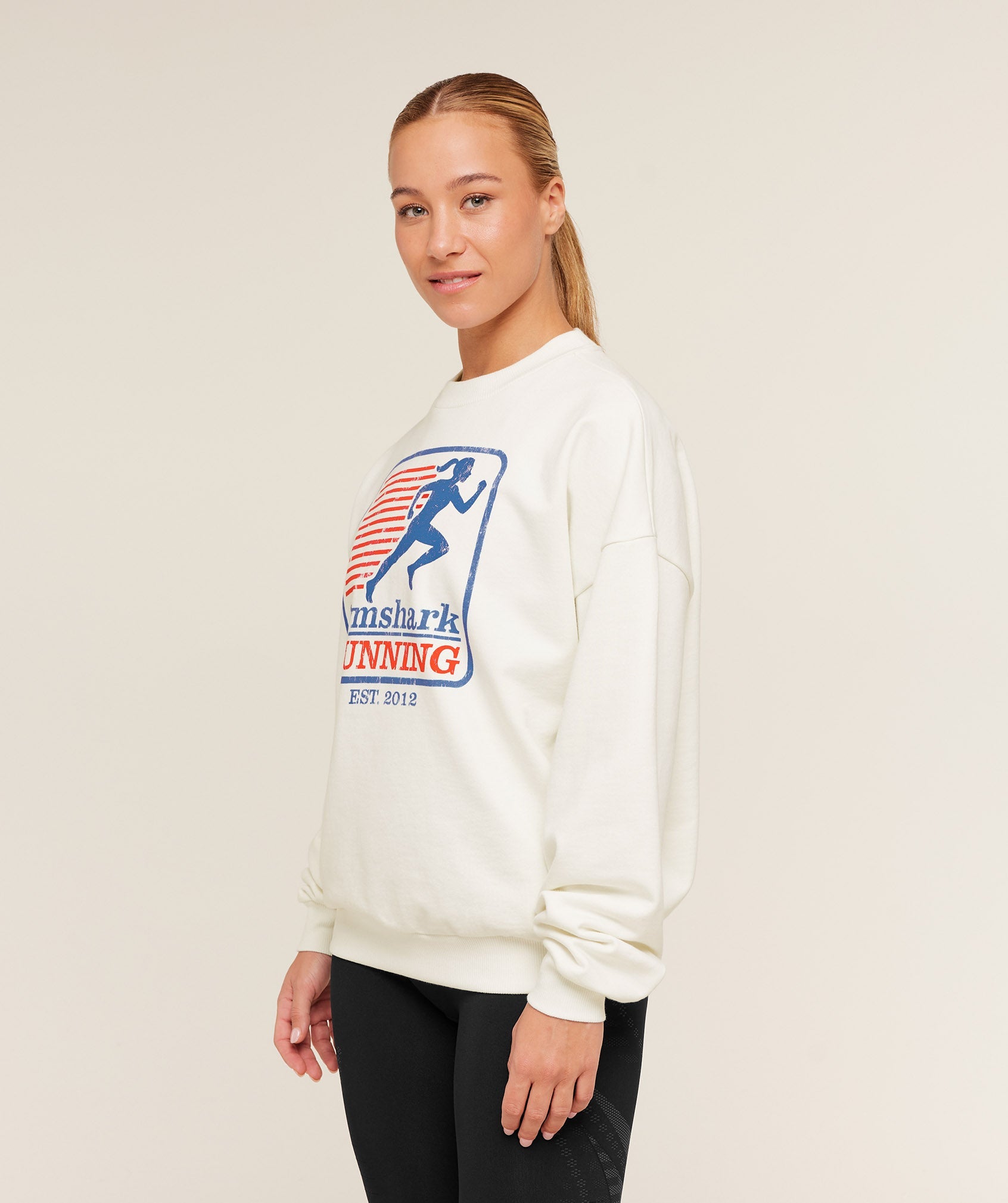 gymshark-run-club-graphic-sweatshirt-pullovers-white-ss26