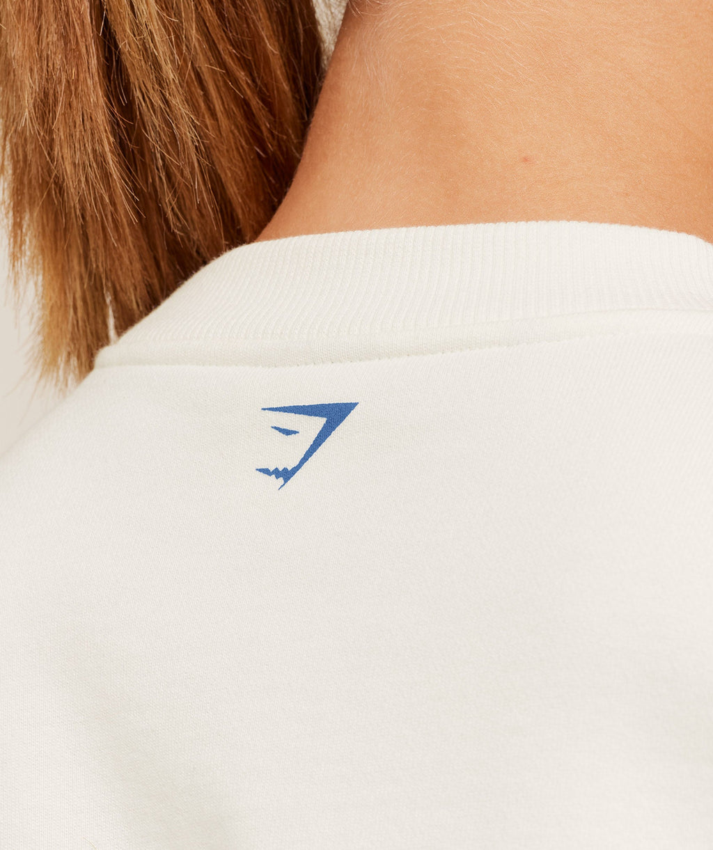 gymshark-run-club-graphic-sweatshirt-pullovers-white-ss26