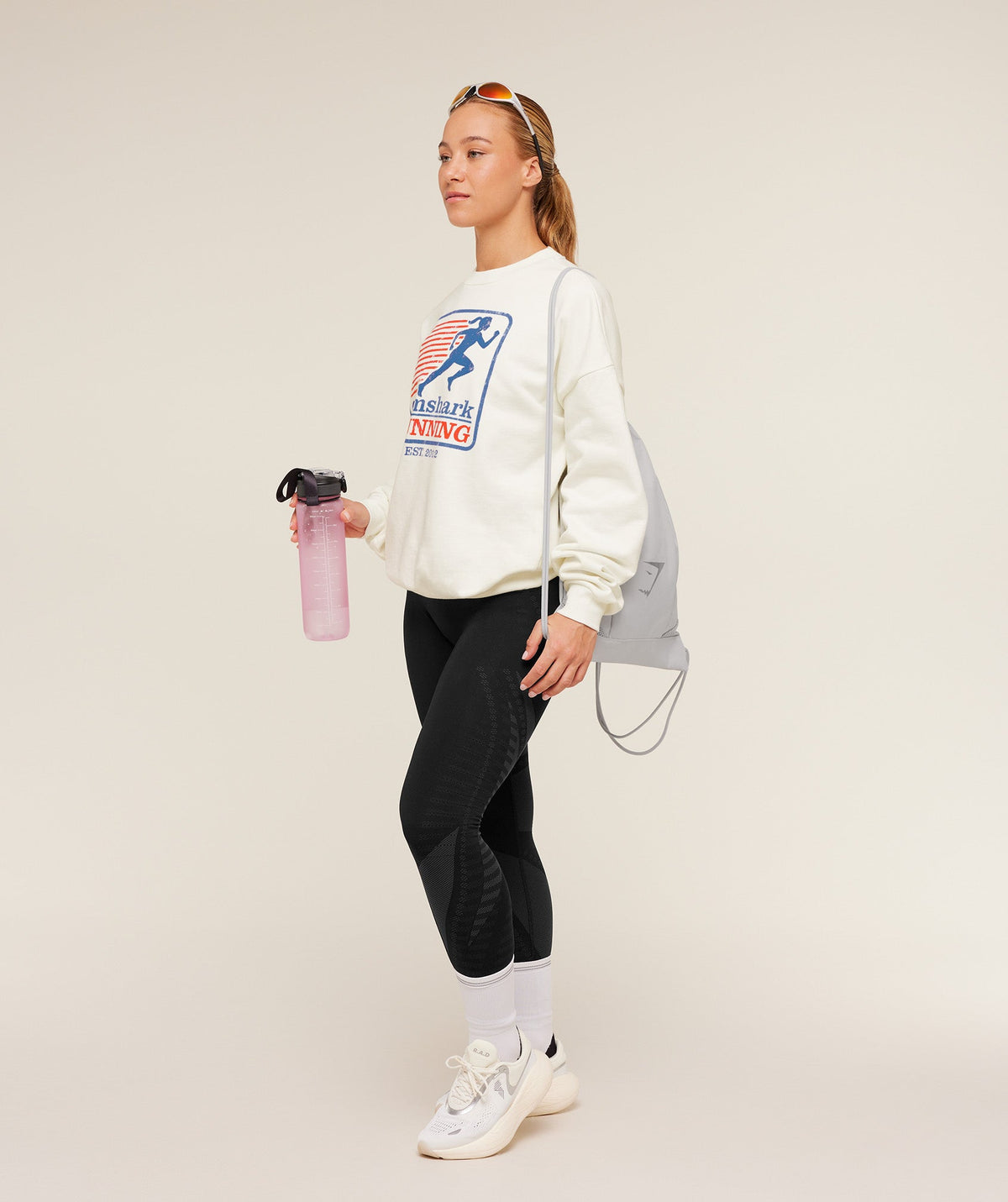 gymshark-run-club-graphic-sweatshirt-pullovers-white-ss26