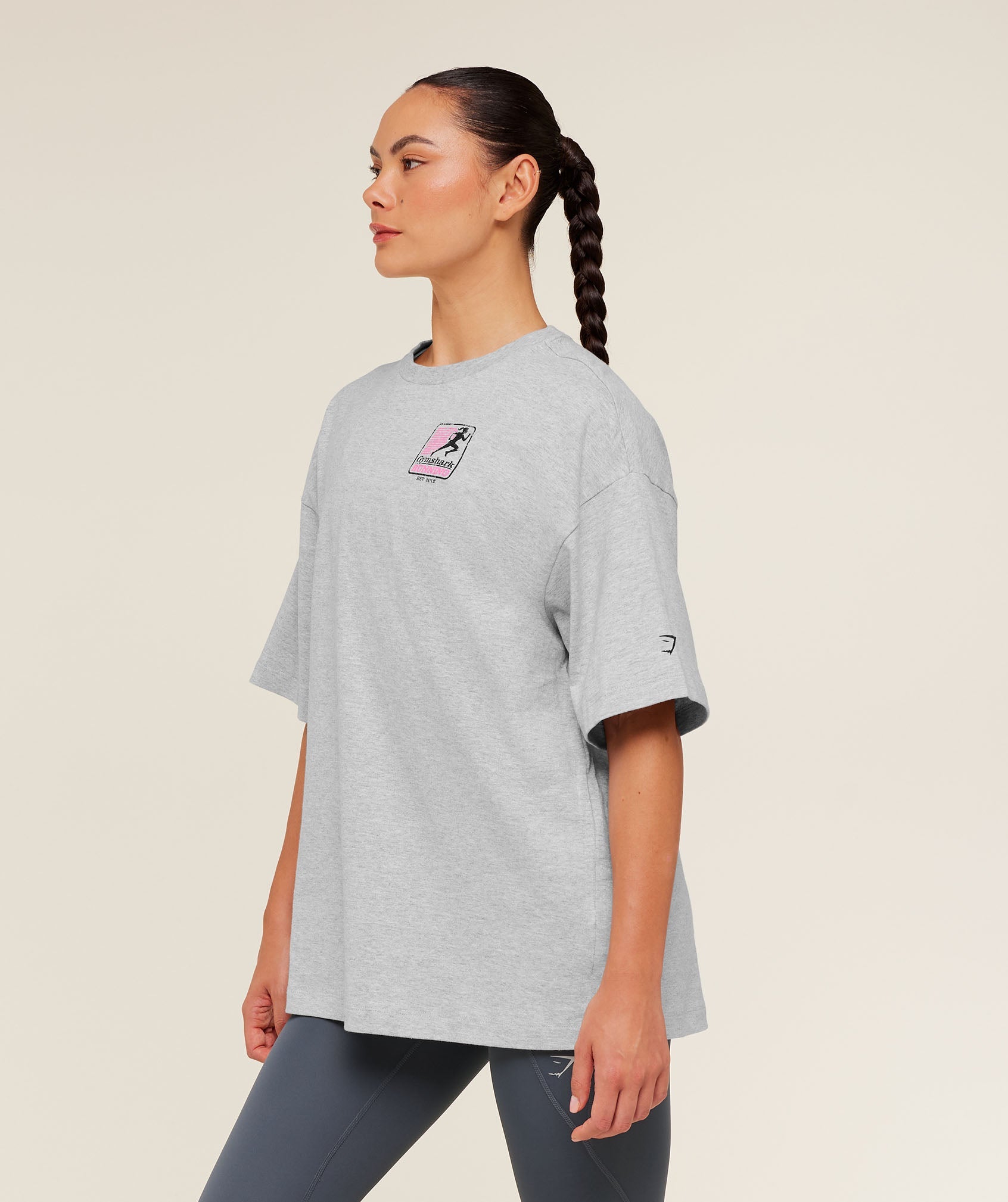 gymshark-run-club-graphic-short-sleeve-t-shirt-ss-tops-grey-ss26