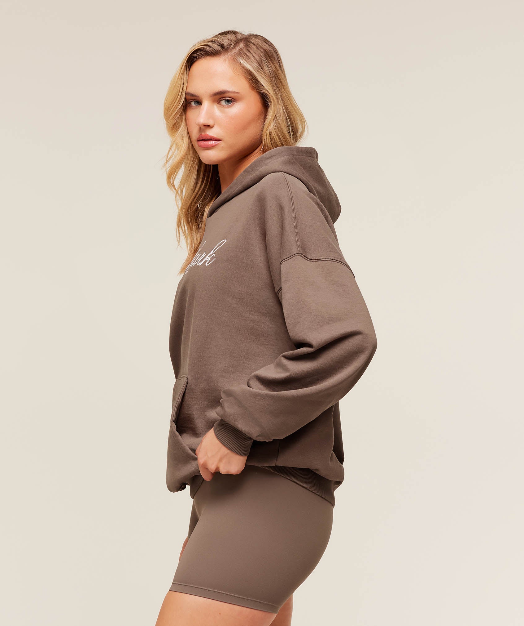 gymshark-all-seasons-graphic-hoodie-pullovers-2