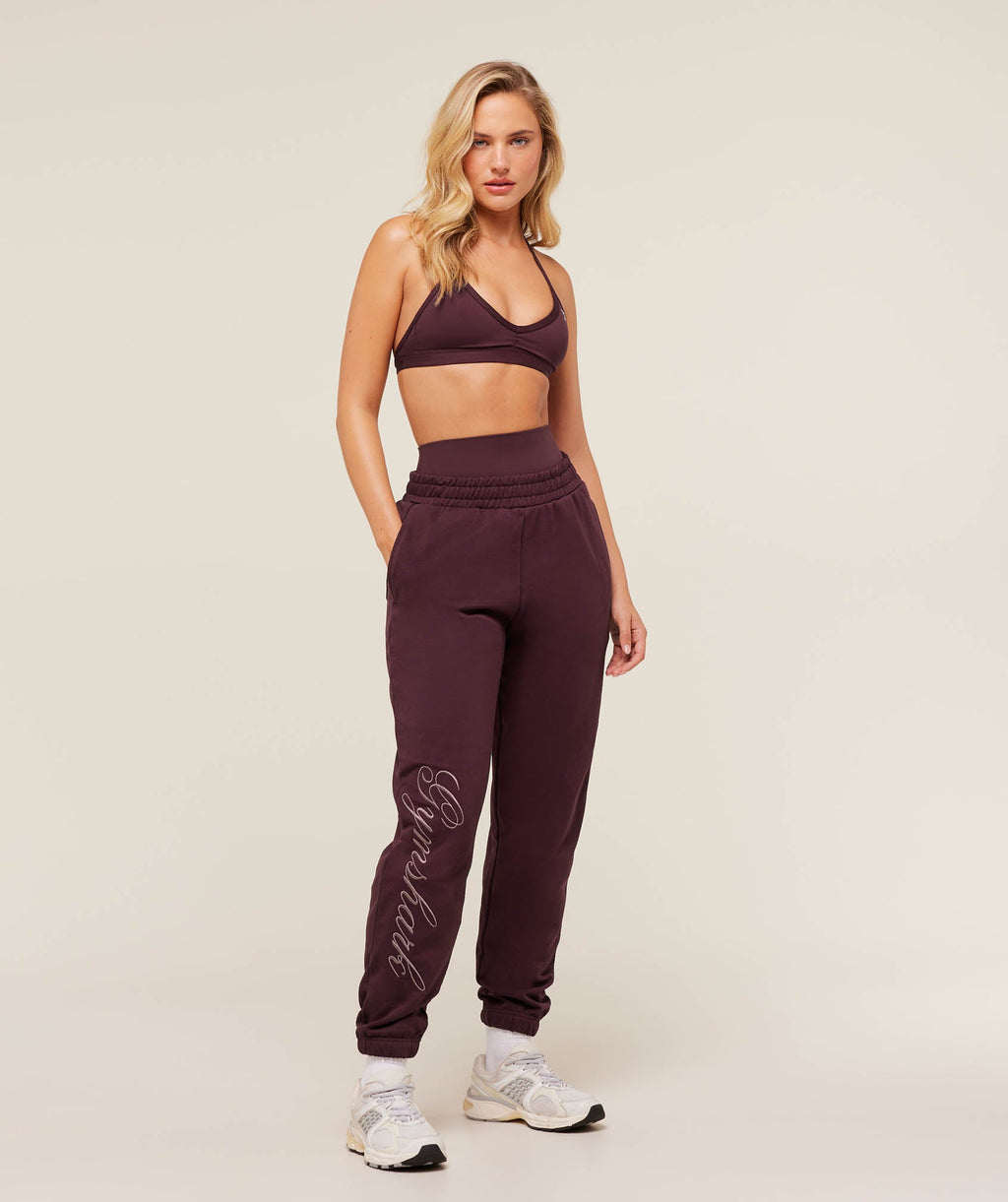 gymshark-all-seasons-graphic-jogger-pants-2