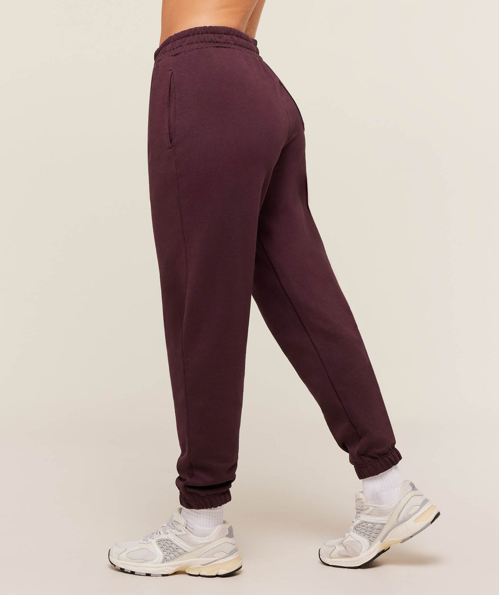 gymshark-all-seasons-graphic-jogger-pants-2