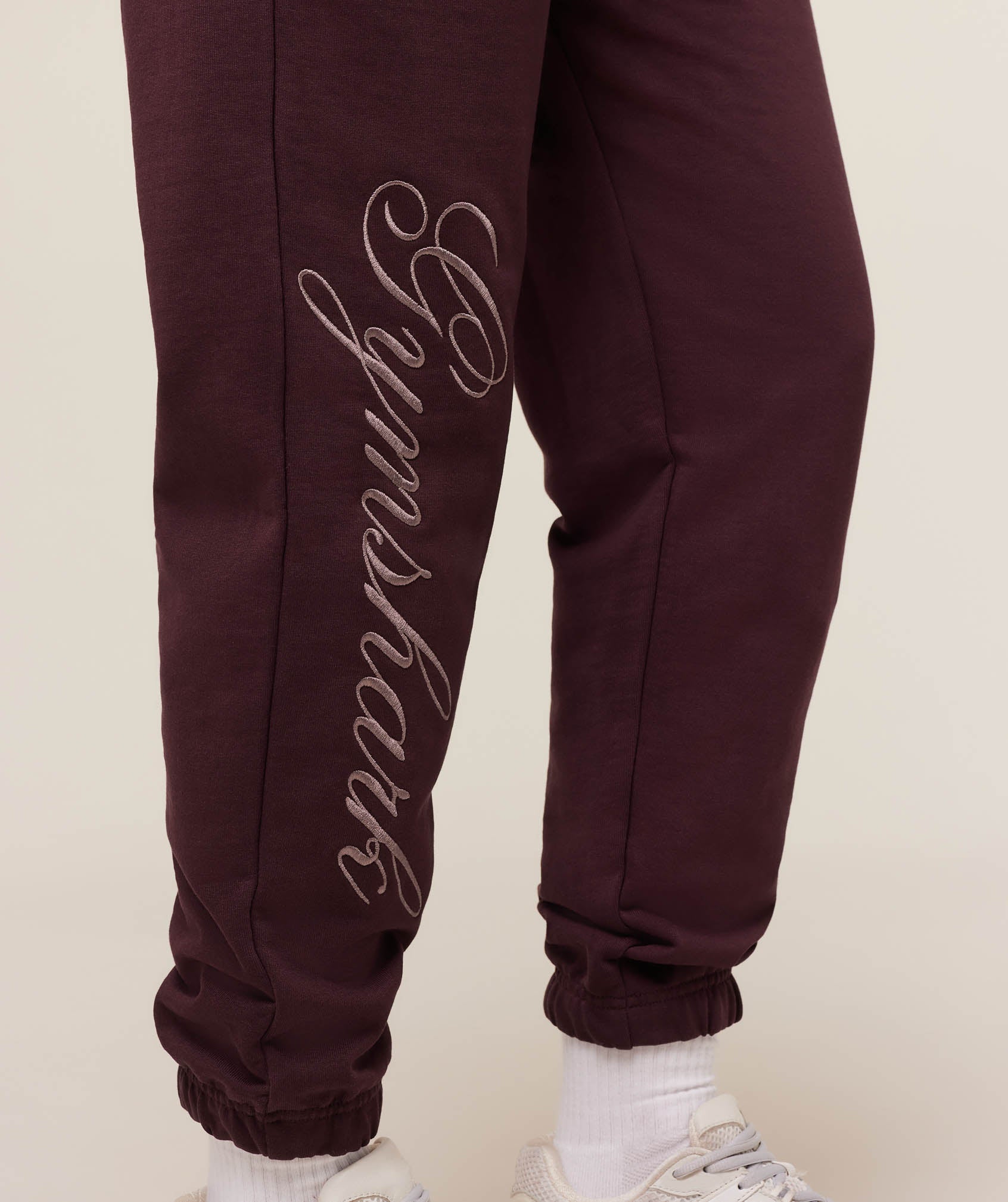gymshark-all-seasons-graphic-jogger-pants-2